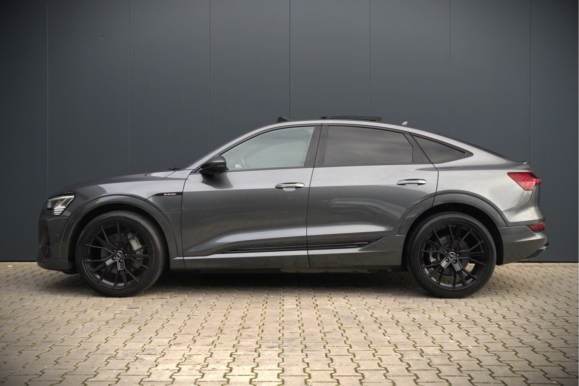 Hoofdafbeelding Audi e-tron