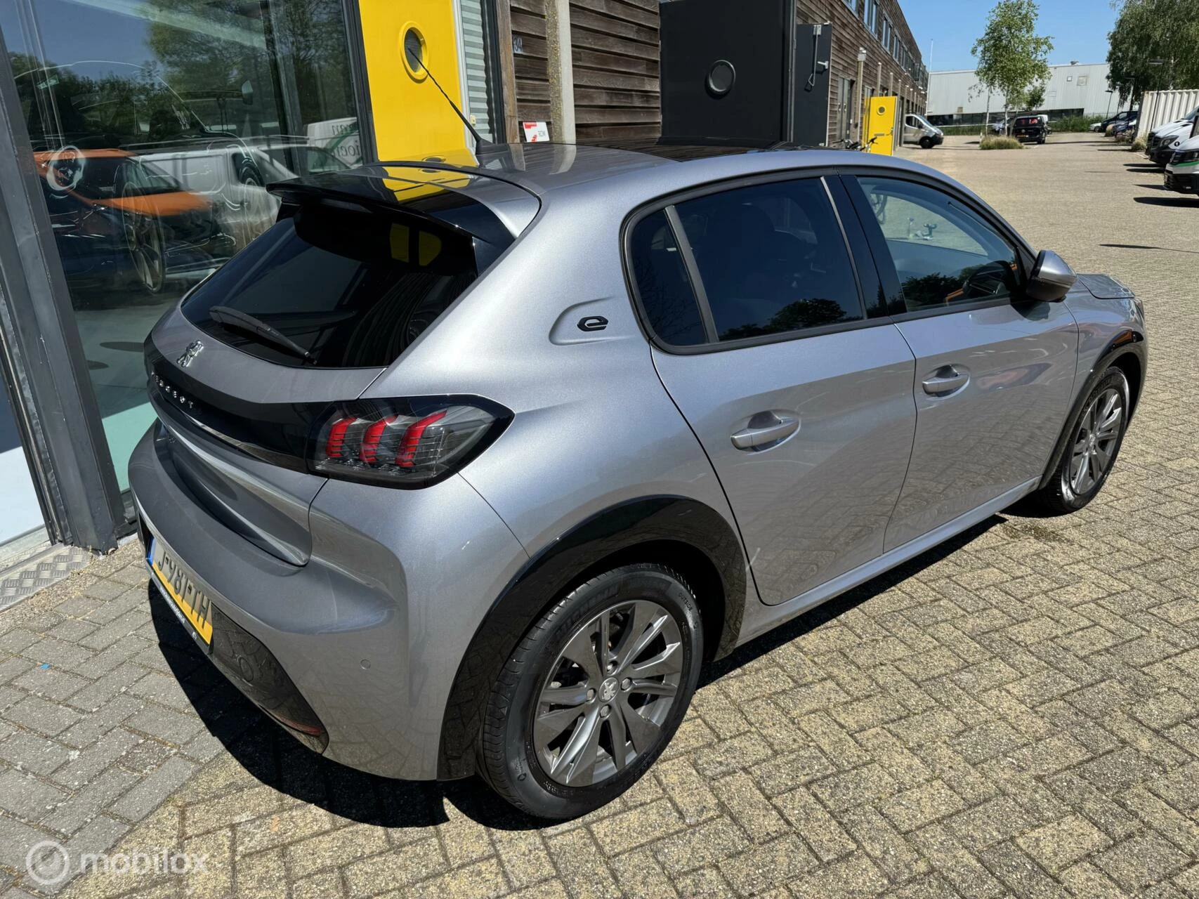 Hoofdafbeelding Peugeot e-208