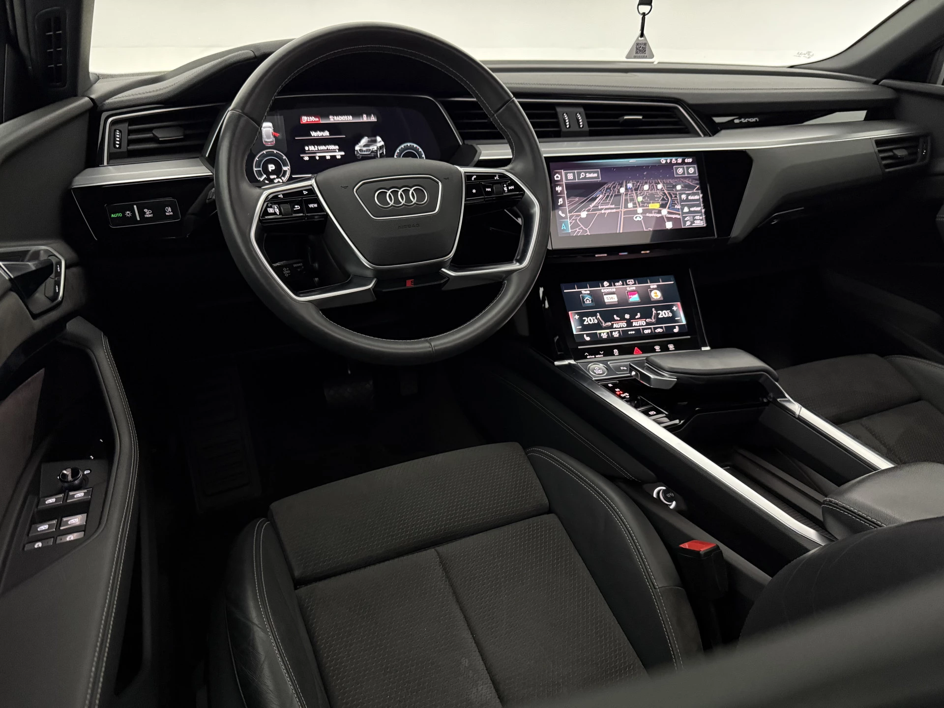 Hoofdafbeelding Audi e-tron