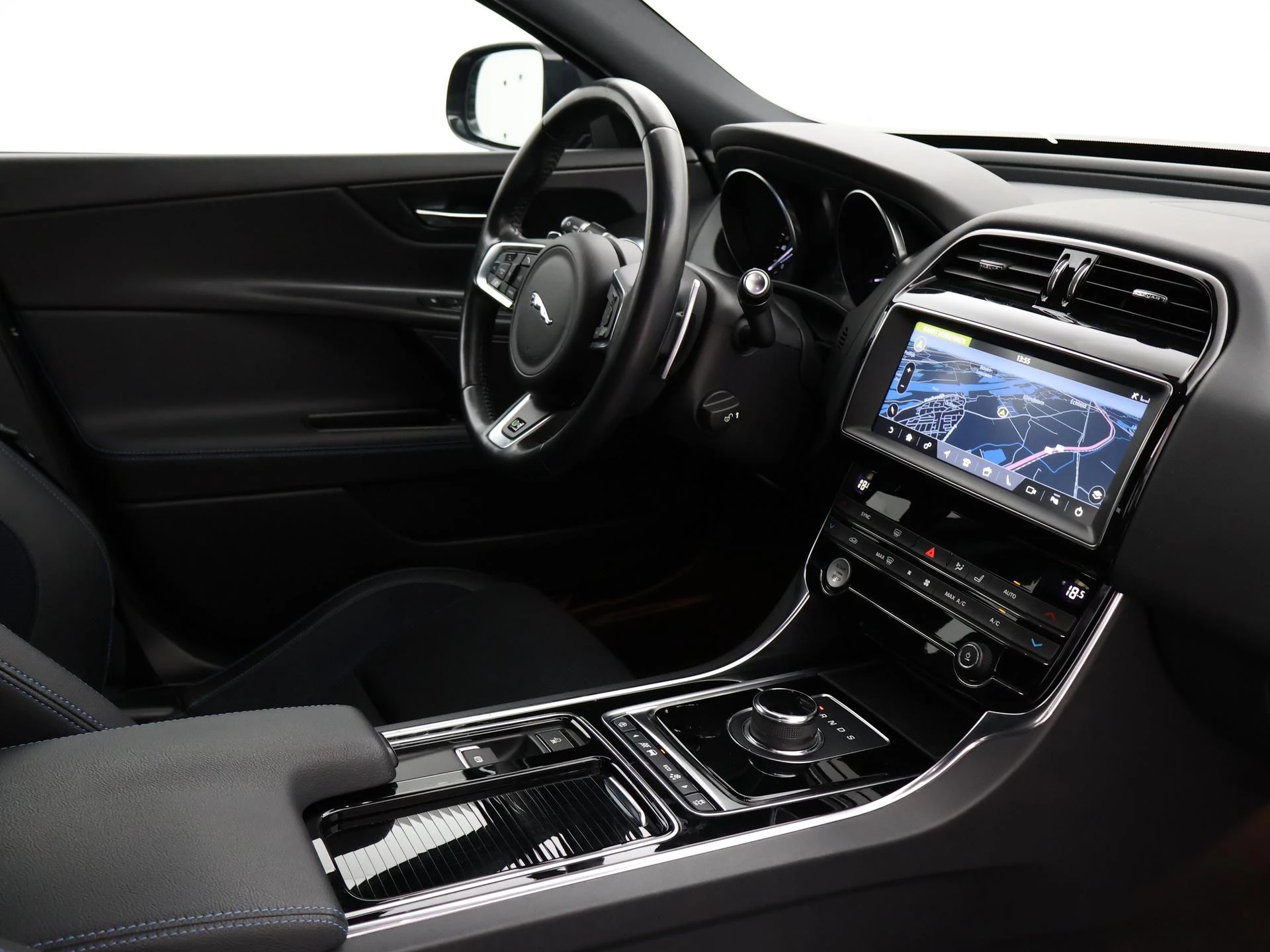 Hoofdafbeelding Jaguar XE