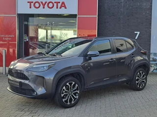 Hoofdafbeelding Toyota Yaris Cross Toyota Yaris Cross 1.5 Hybrid 115 First Edition APPLE/ANDROID STOEL/STUURVERWARMING NAVI AD-CRUISE PRIVACY-GLASS 17"LM-VELGEN