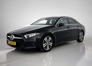 Mercedes-Benz A-klasse 180 Business Solution Luxury(1e Eig, Dealer OndH, NL-auto, Sfeer-verlichting, Navi Groot, Leer, Camera, Etc
