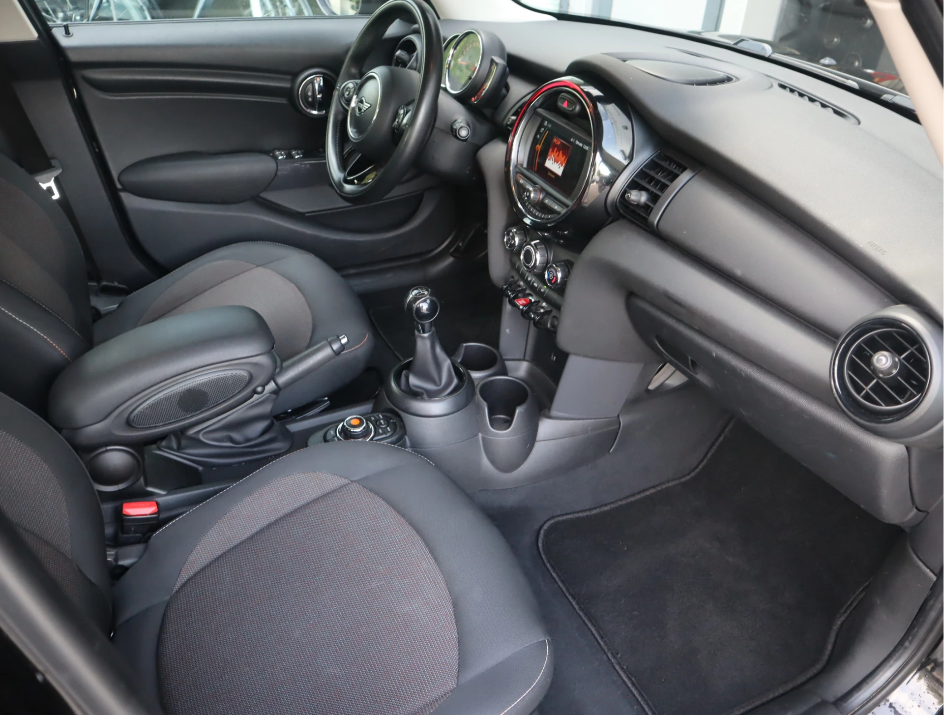 Hoofdafbeelding MINI 5-deurs