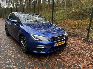 Hoofdafbeelding SEAT Leon Seat Leon 1.8 TSI  FR  AUT Xcellence Business Intense  , CARPLAY, PANA