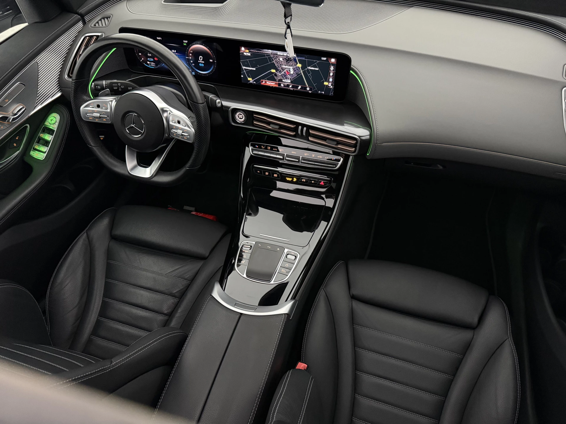 Hoofdafbeelding Mercedes-Benz EQC