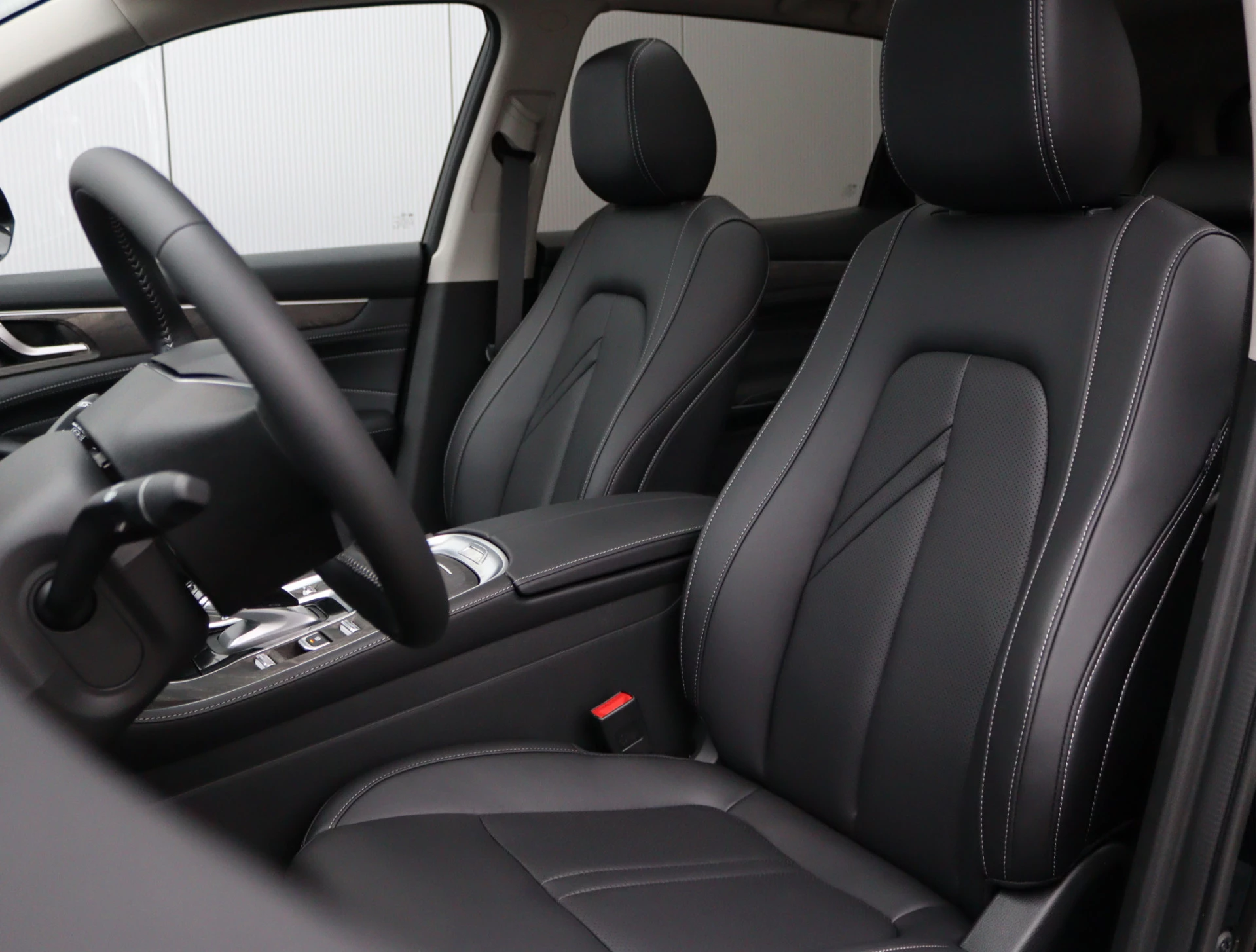 Hoofdafbeelding DFSK E5 PHEV