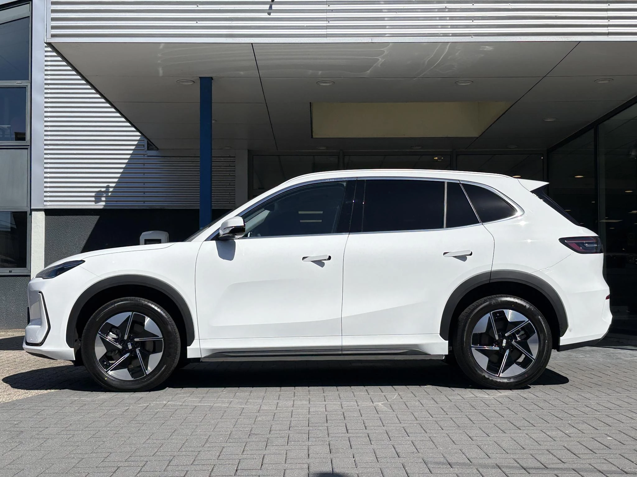 Hoofdafbeelding Geely E5