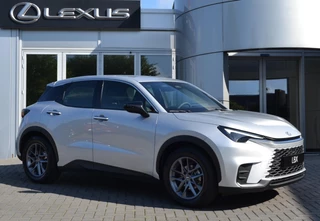 Hoofdafbeelding Lexus LBX Lexus LBX 2WD STOELVERW STUURVERW PARK-SENSOR BLIND-SPOT CARPLAY LENDESTEUN