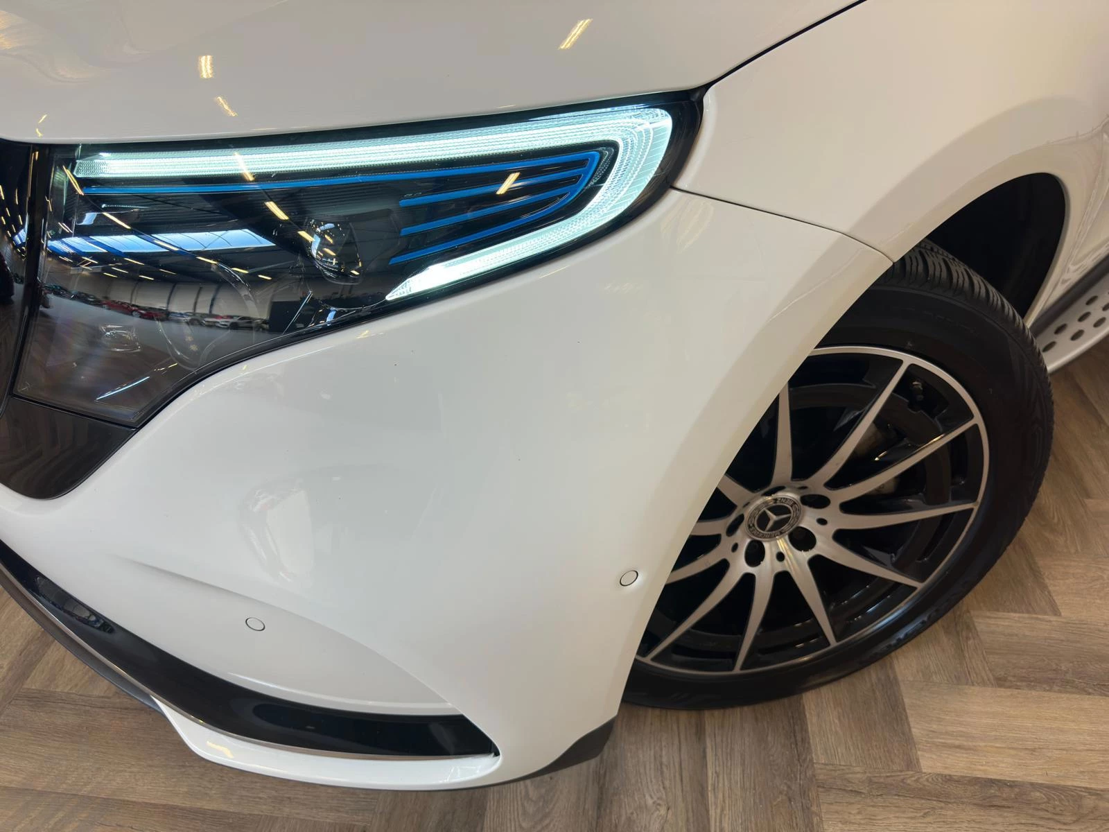 Hoofdafbeelding Mercedes-Benz EQC