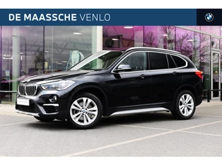 BMW X1 sDrive20i High Executive xLine Automaat / Panoramadak / Trekhaak / Sportstoelen / Achteruitrijcamera / LED / Comfort Access / Head-Up / Stoelverwarming