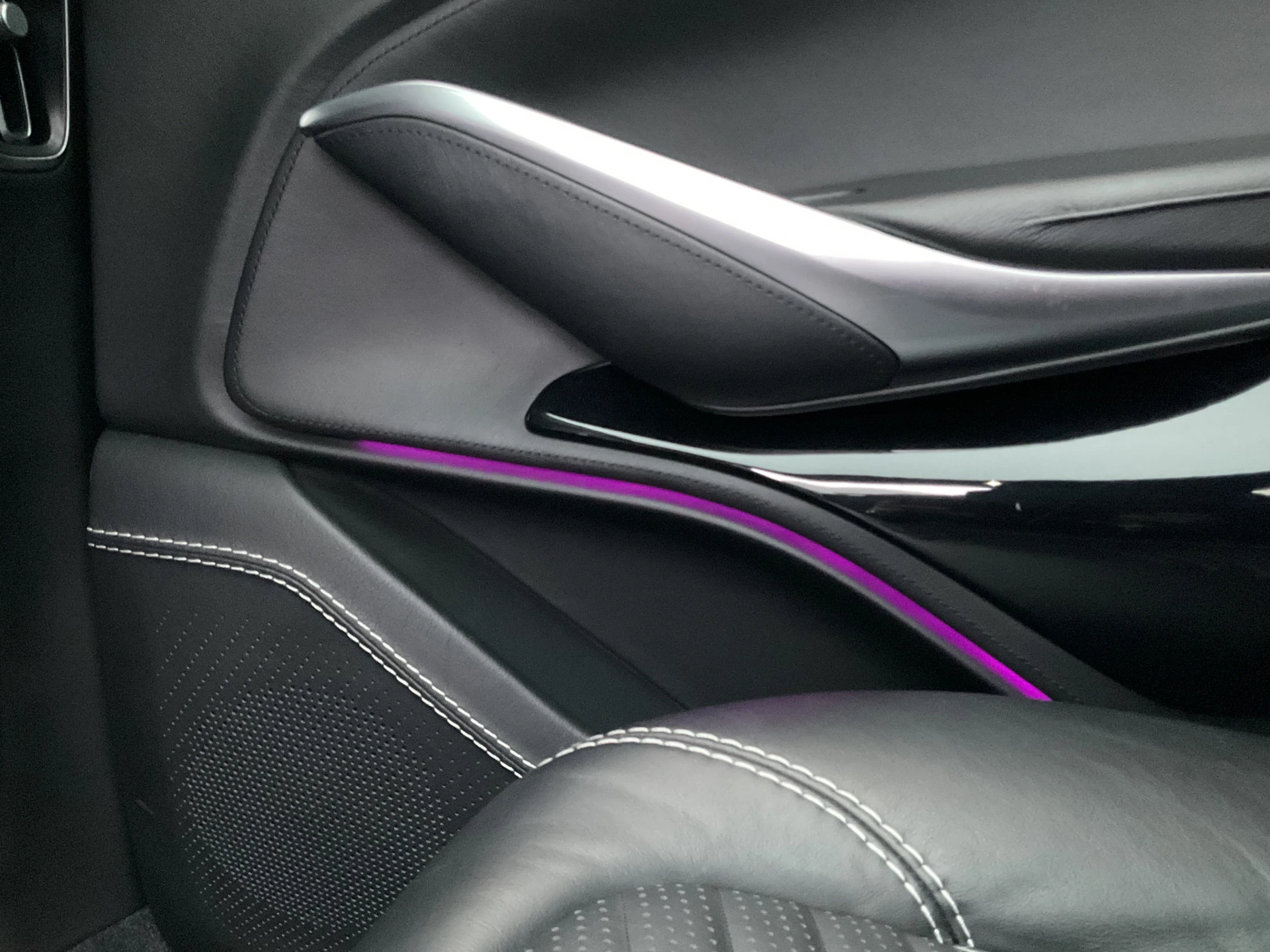 Hoofdafbeelding Aston Martin DBX