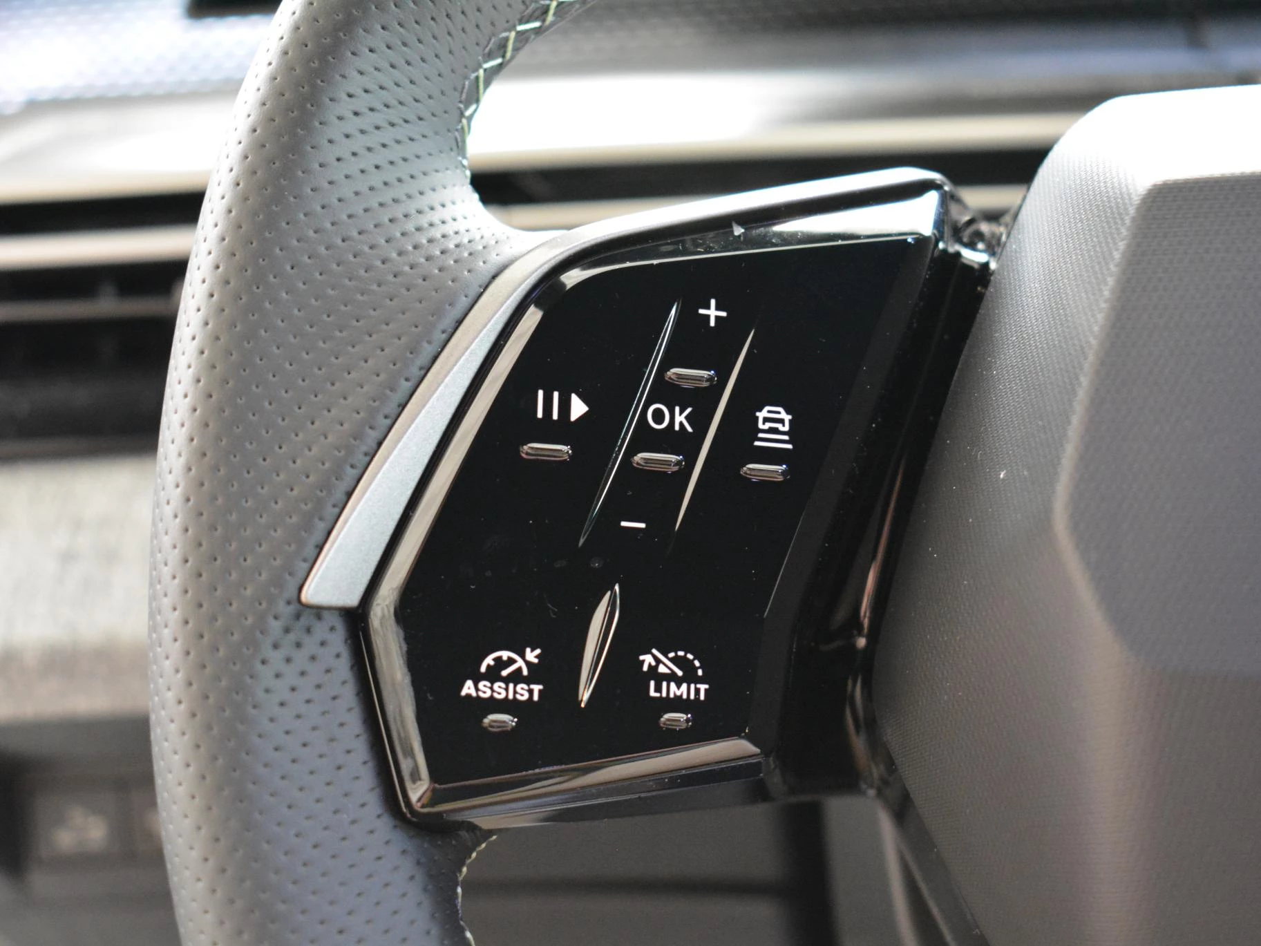 Hoofdafbeelding Peugeot e-3008