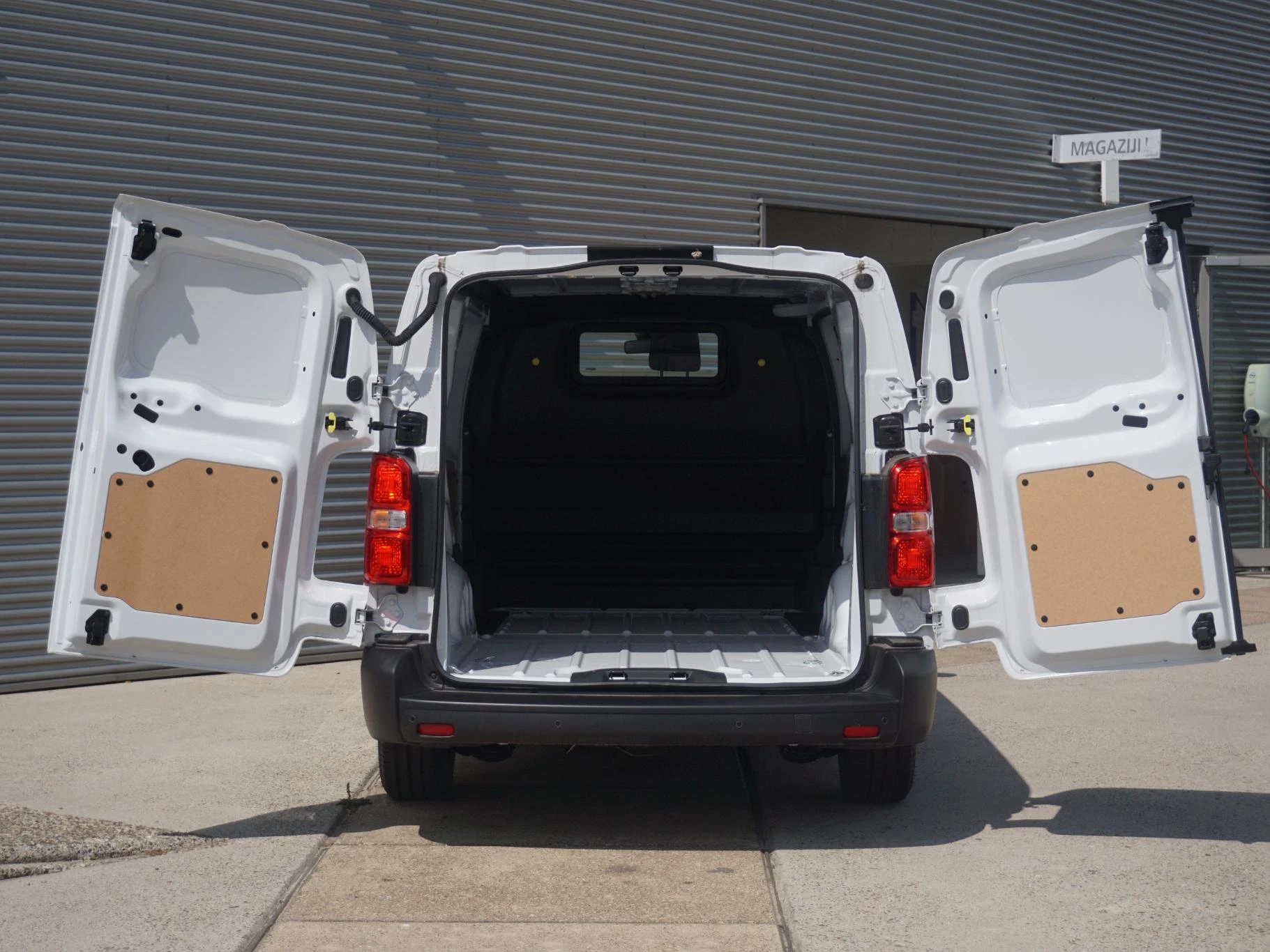 Hoofdafbeelding Peugeot e-Expert