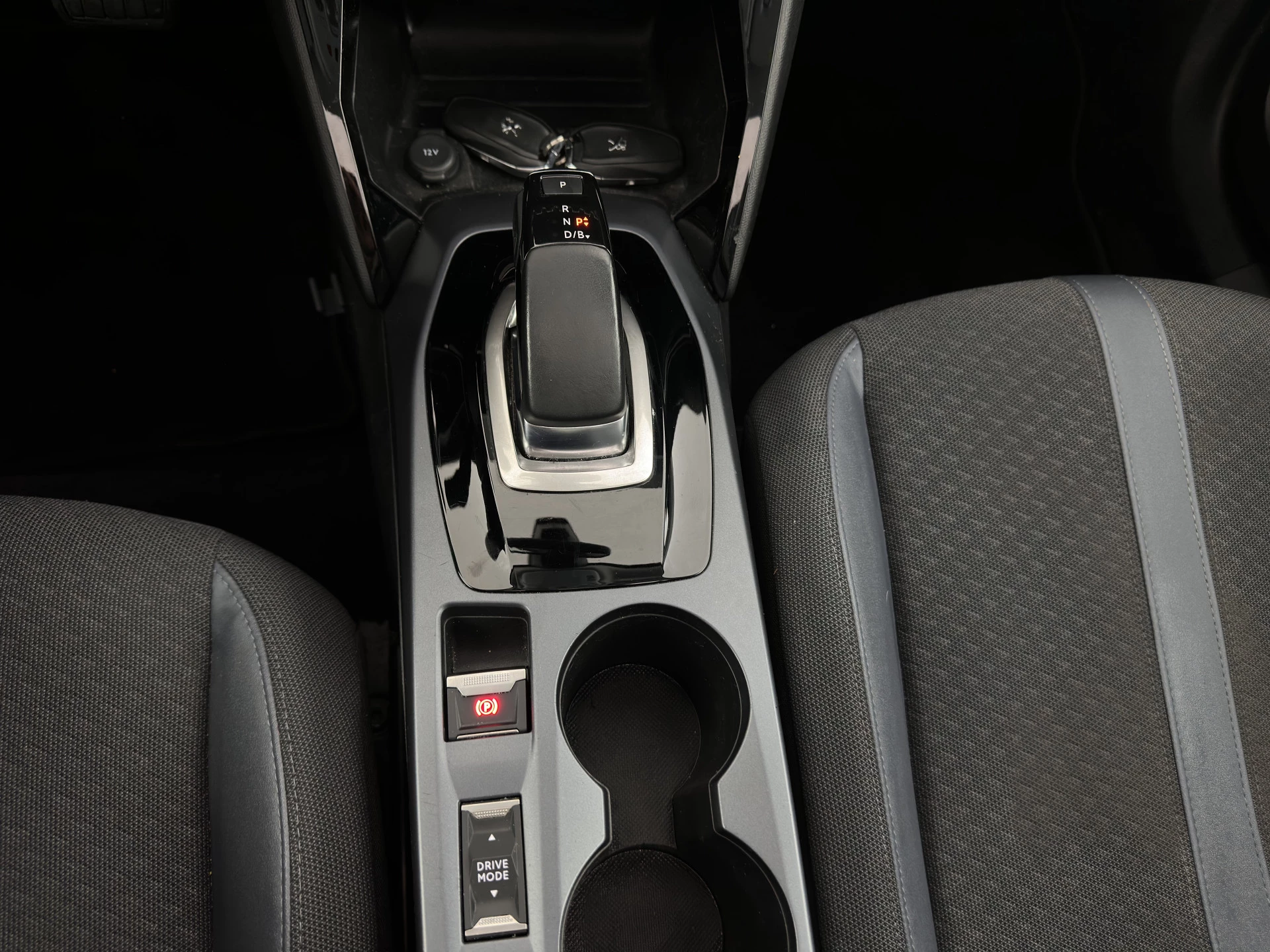 Hoofdafbeelding Peugeot e-2008