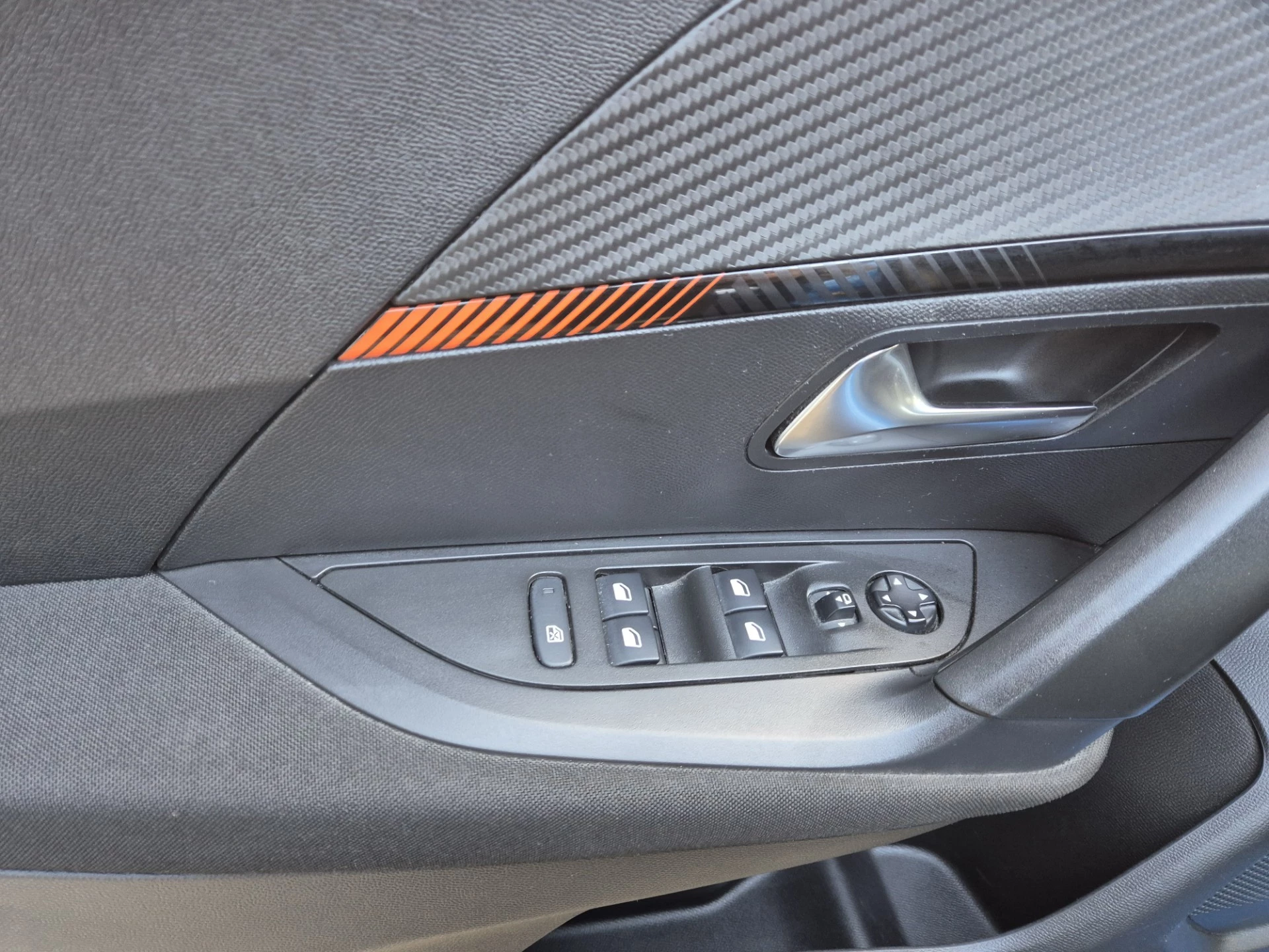 Hoofdafbeelding Peugeot e-2008