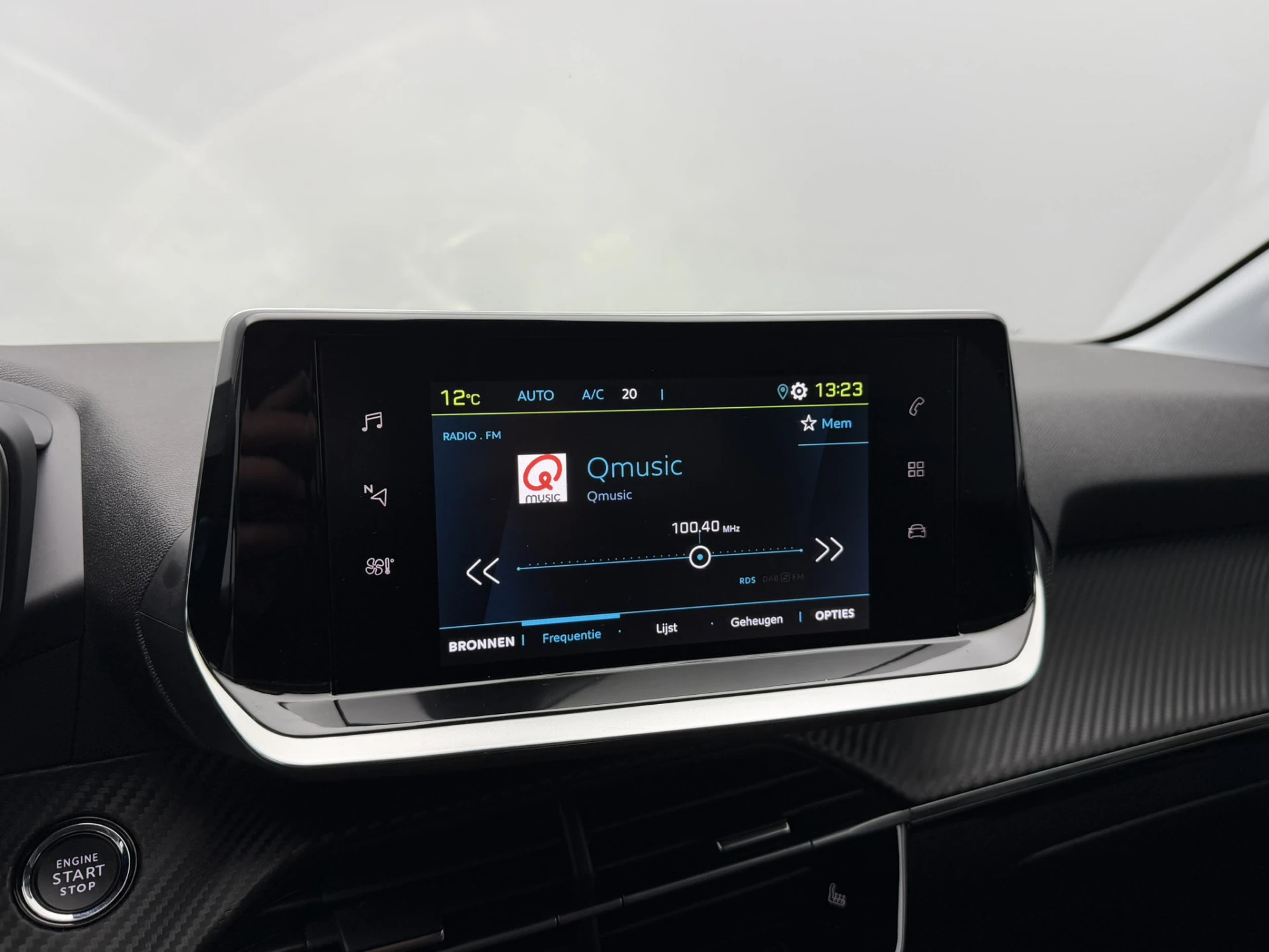 Hoofdafbeelding Peugeot e-208