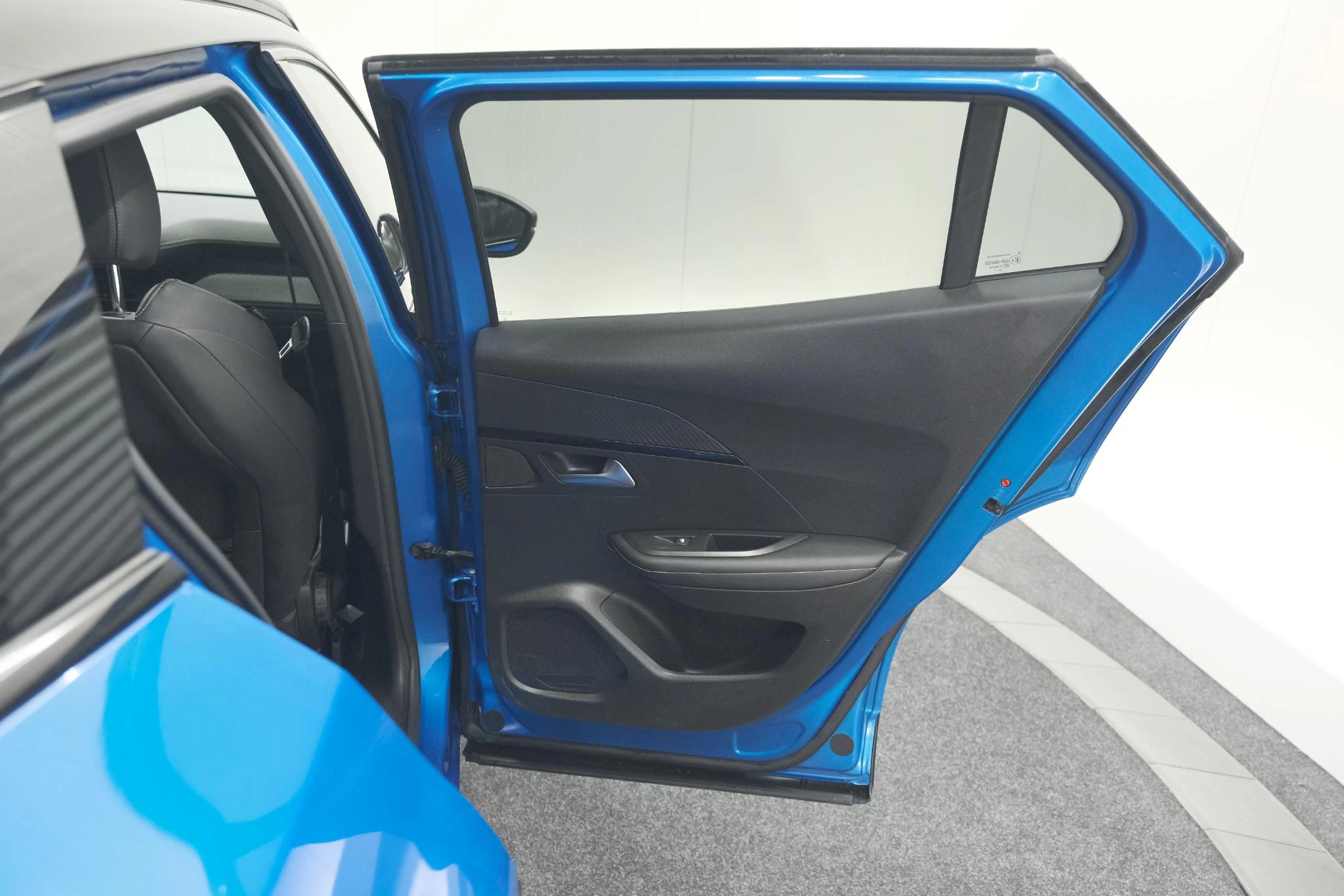 Hoofdafbeelding Peugeot e-2008