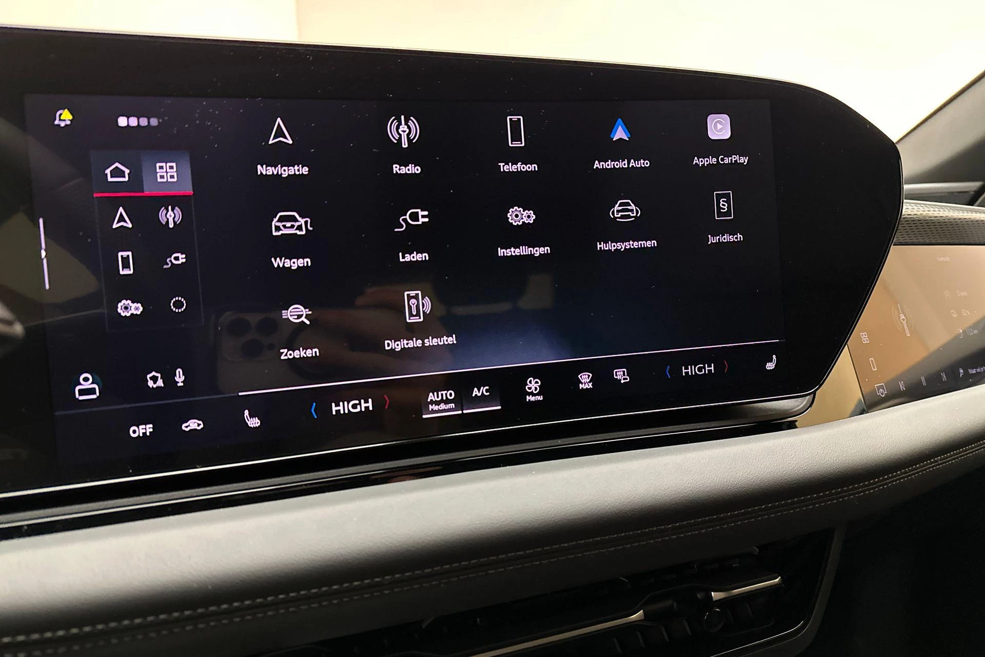 Hoofdafbeelding Audi A6 Avant e-tron