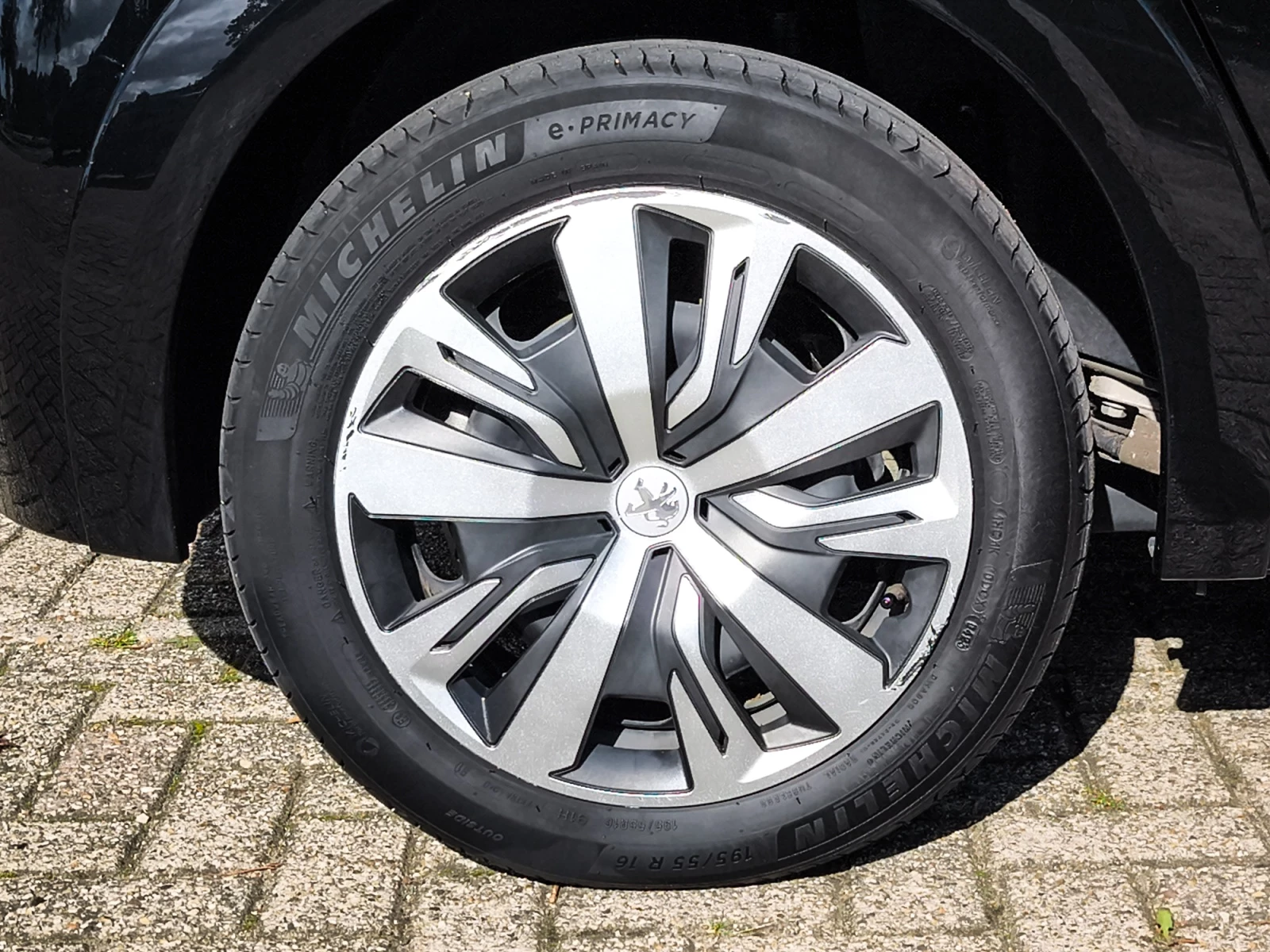 Hoofdafbeelding Peugeot e-208