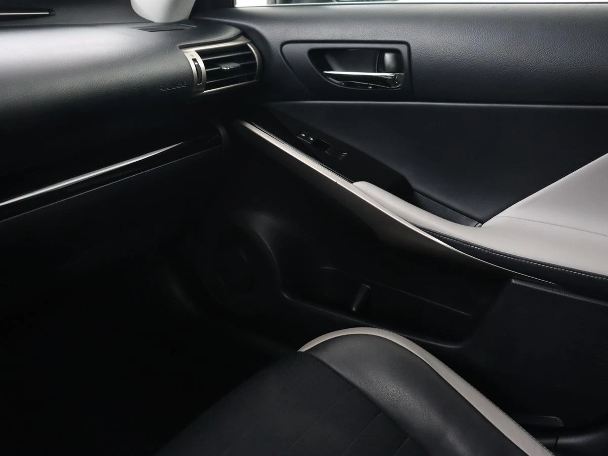 Hoofdafbeelding Lexus IS