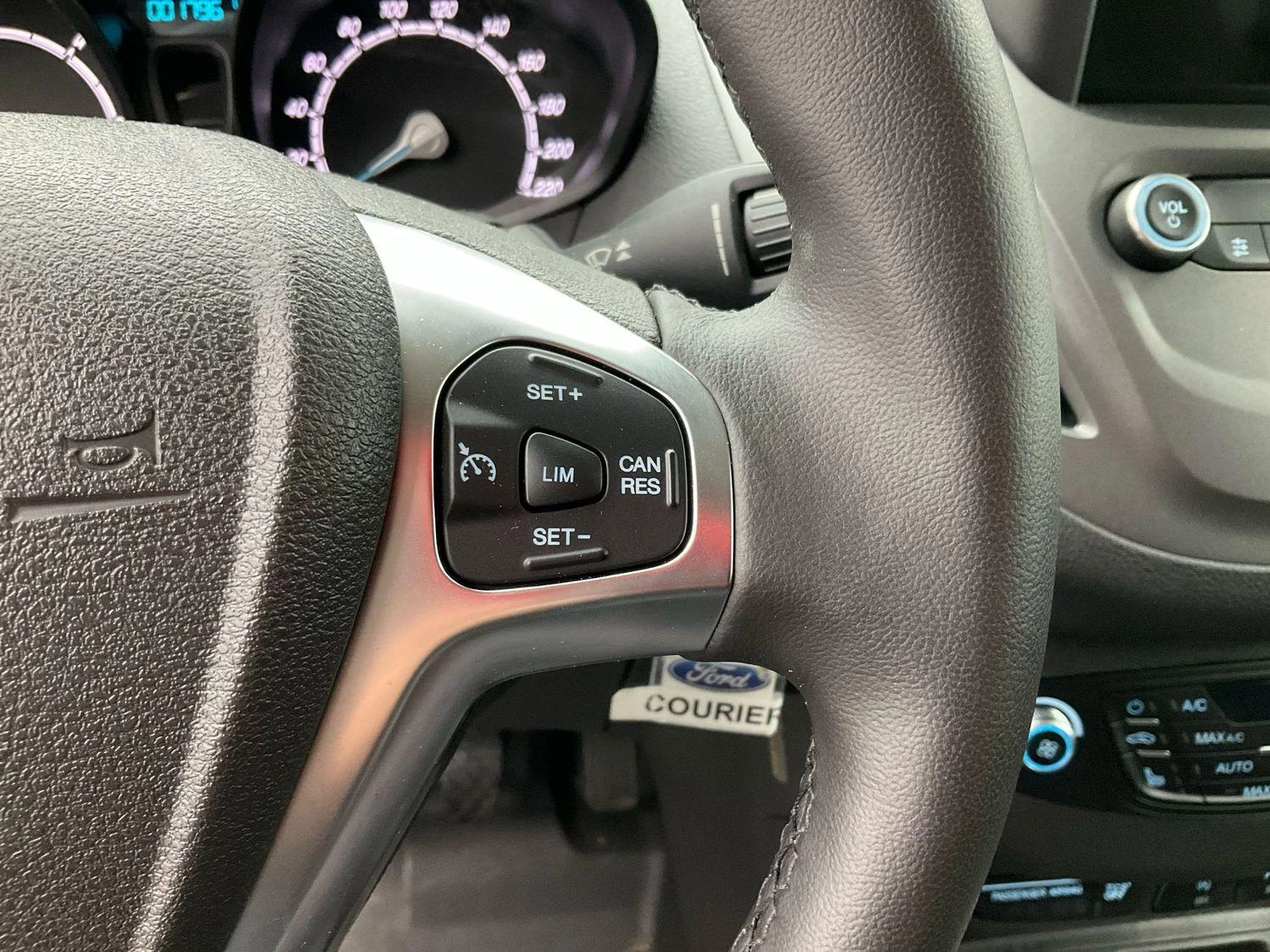 Hoofdafbeelding Ford Transit Courier