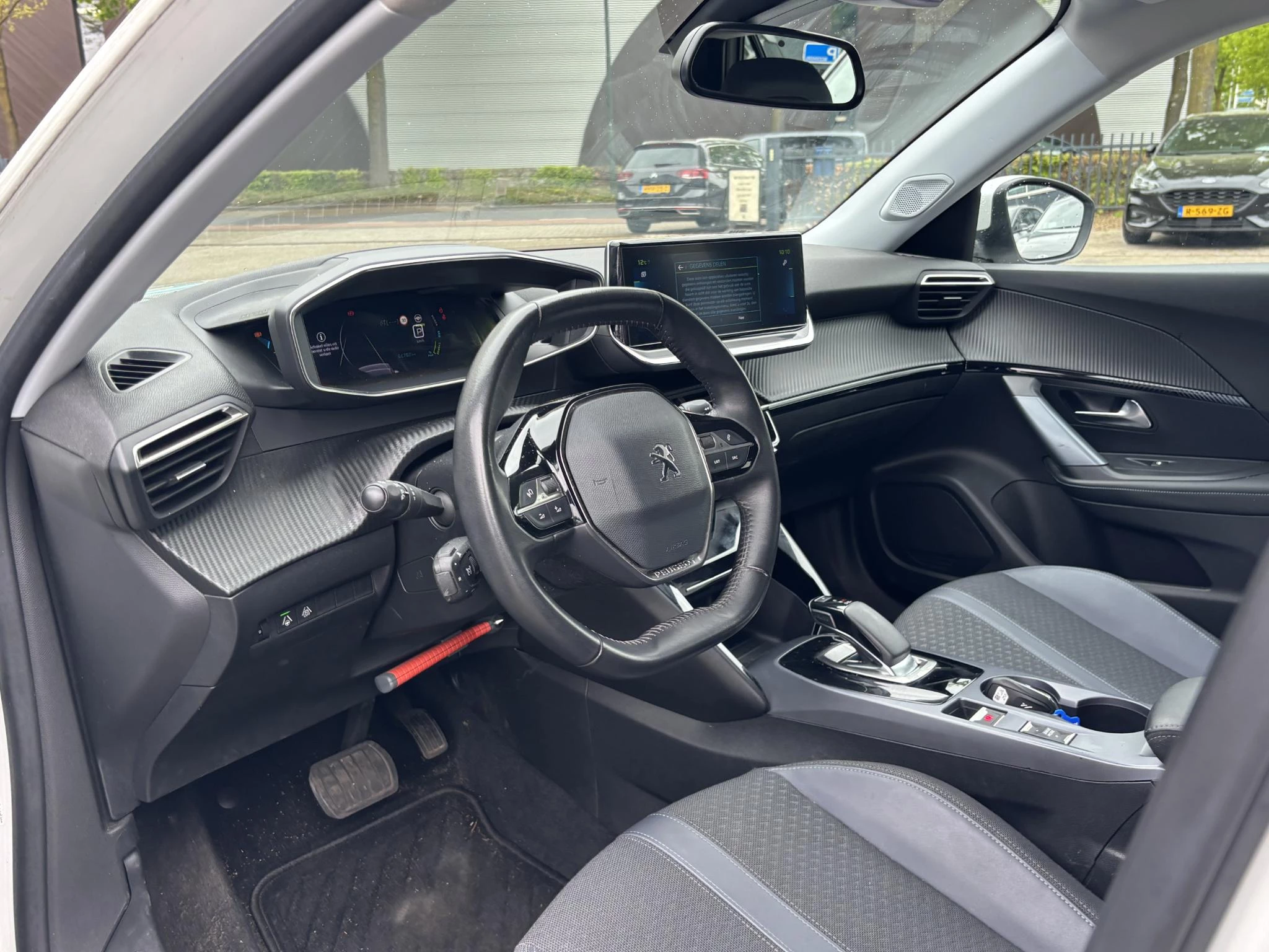 Hoofdafbeelding Peugeot e-2008