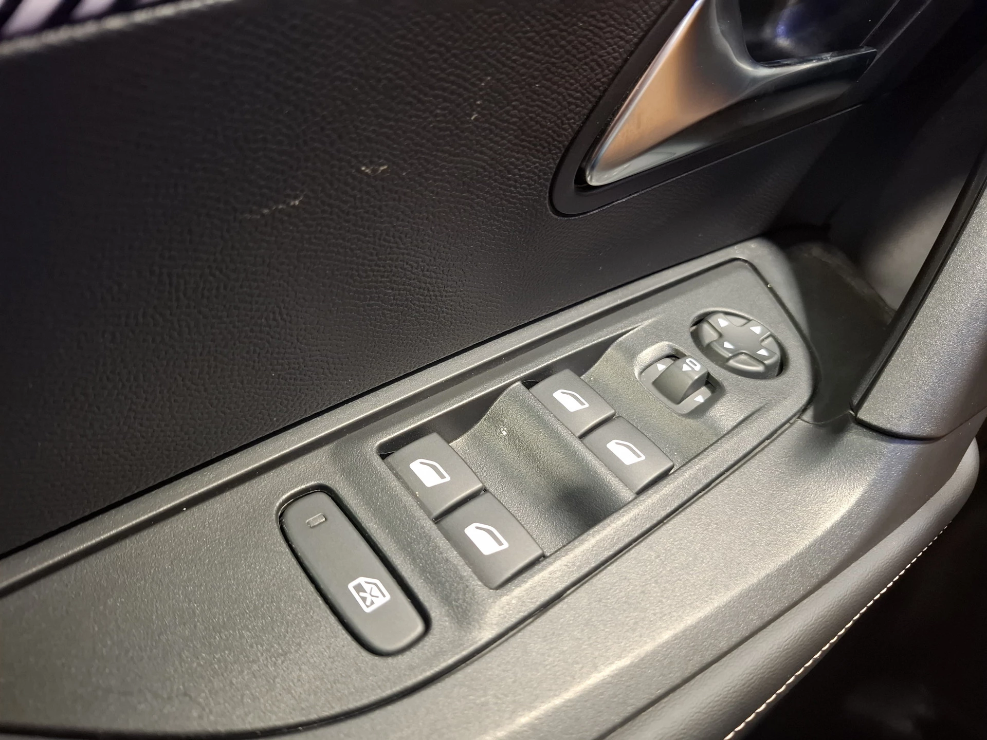 Hoofdafbeelding Peugeot e-2008