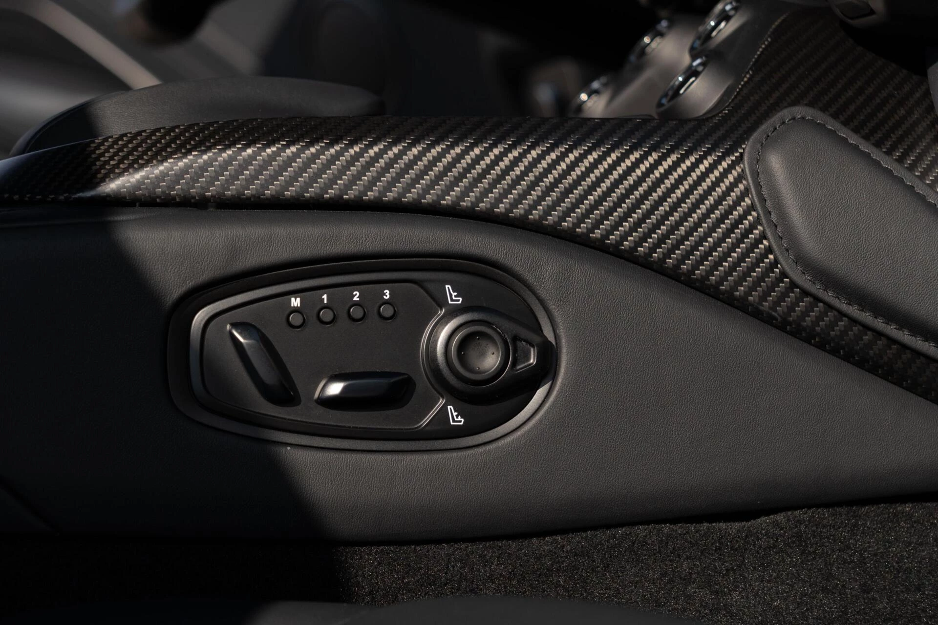 Hoofdafbeelding Aston Martin V8 Vantage