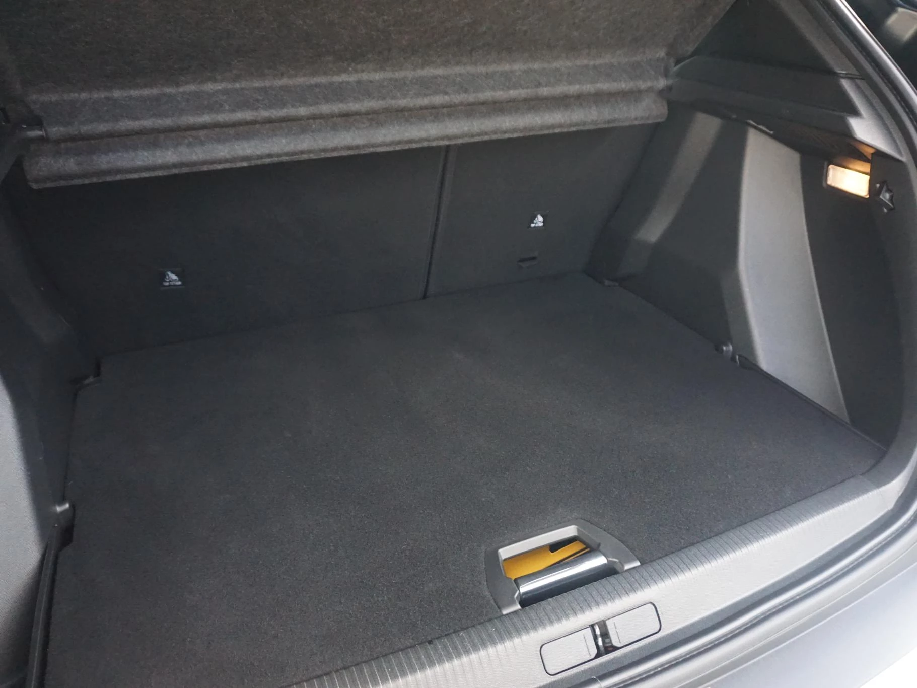Hoofdafbeelding Peugeot e-2008