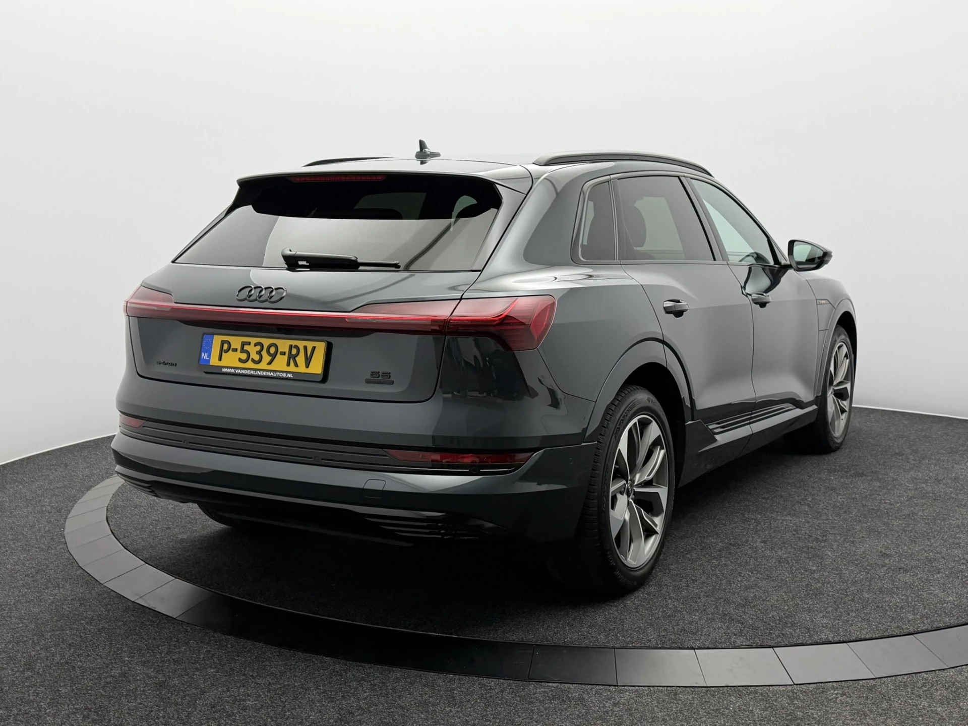 Hoofdafbeelding Audi e-tron