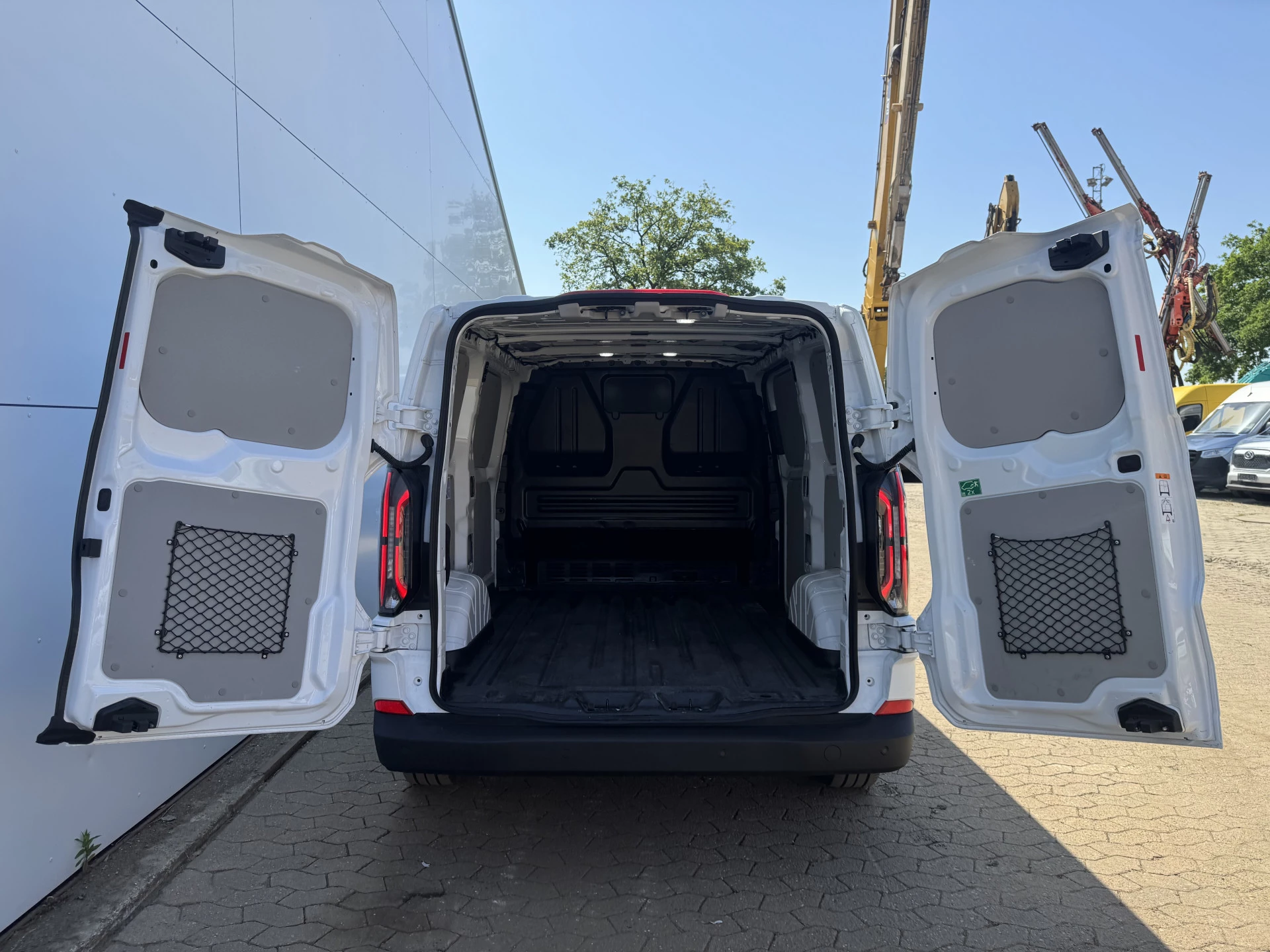Hoofdafbeelding Ford E-Transit Custom