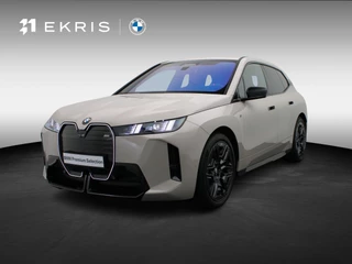 BMW iX xDrive M70 112 kWh M Sportpakket Pro | Trekhaak |  Stoelventilatie | Driving Assist Prof | Bowers & Wilkins | 22" | Lentevoordeel