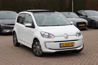 Volkswagen e-up! e-Up! / SoH 87,6% / Snelladen / Panoramadak / Navi. By App / Parkeerhulp achter / 15'' / Cruise Control / Radio