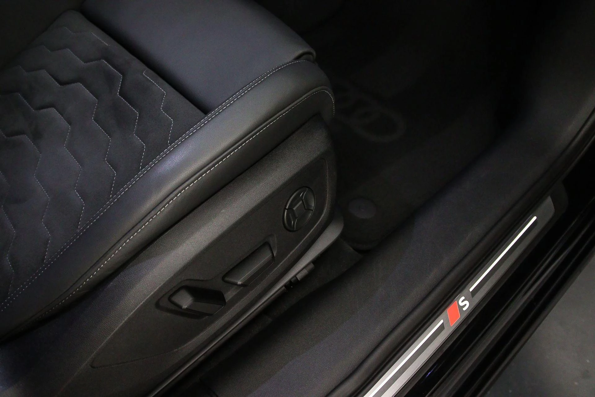 Hoofdafbeelding Audi A6 Avant e-tron