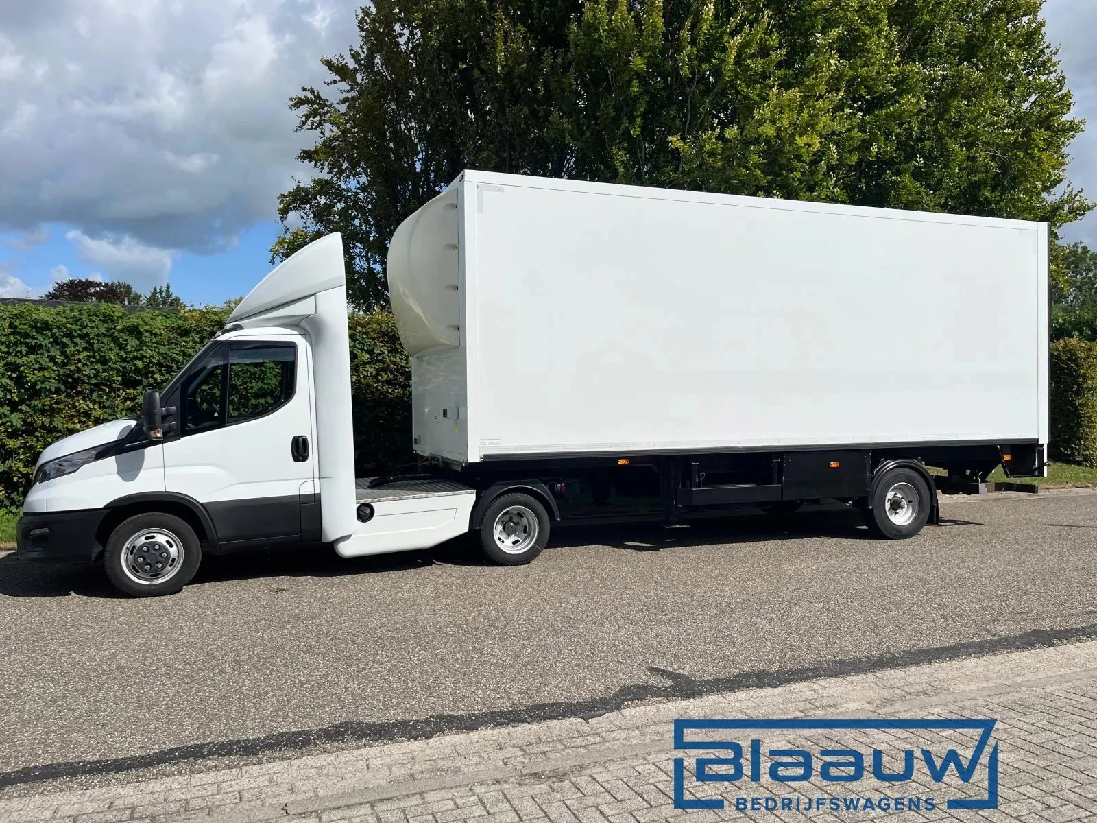 Hoofdafbeelding Iveco 40C18 Be trekker + Be bloemen oplegger