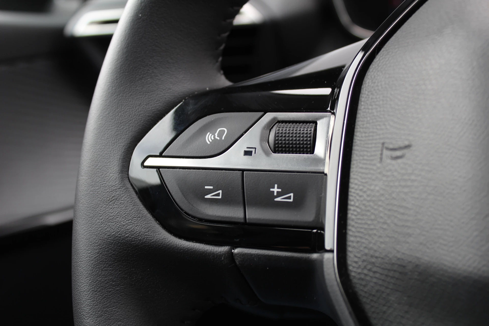 Hoofdafbeelding Peugeot e-208