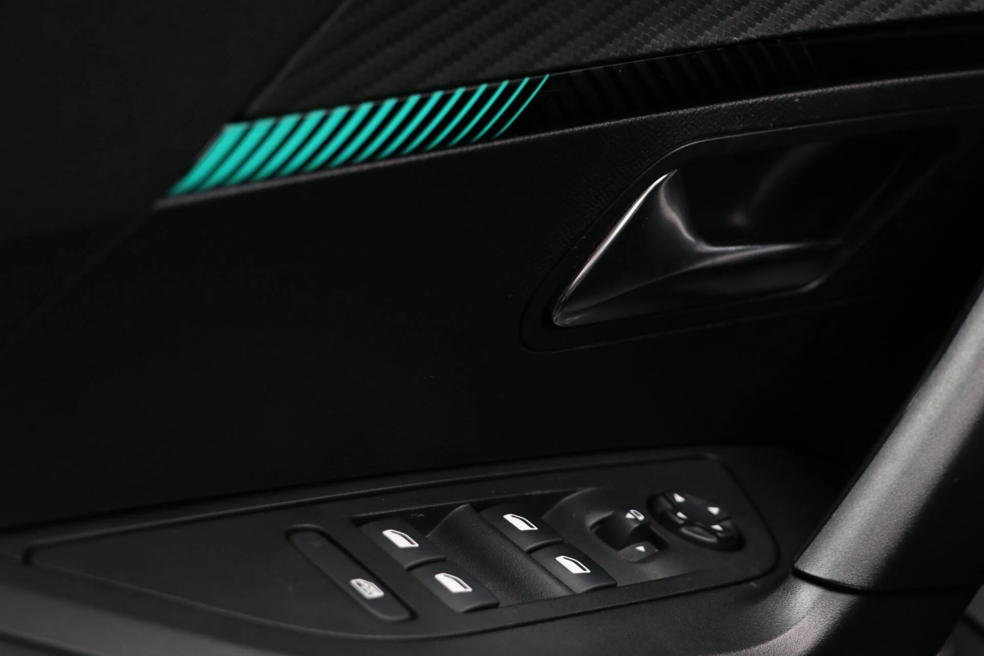 Hoofdafbeelding Peugeot e-2008