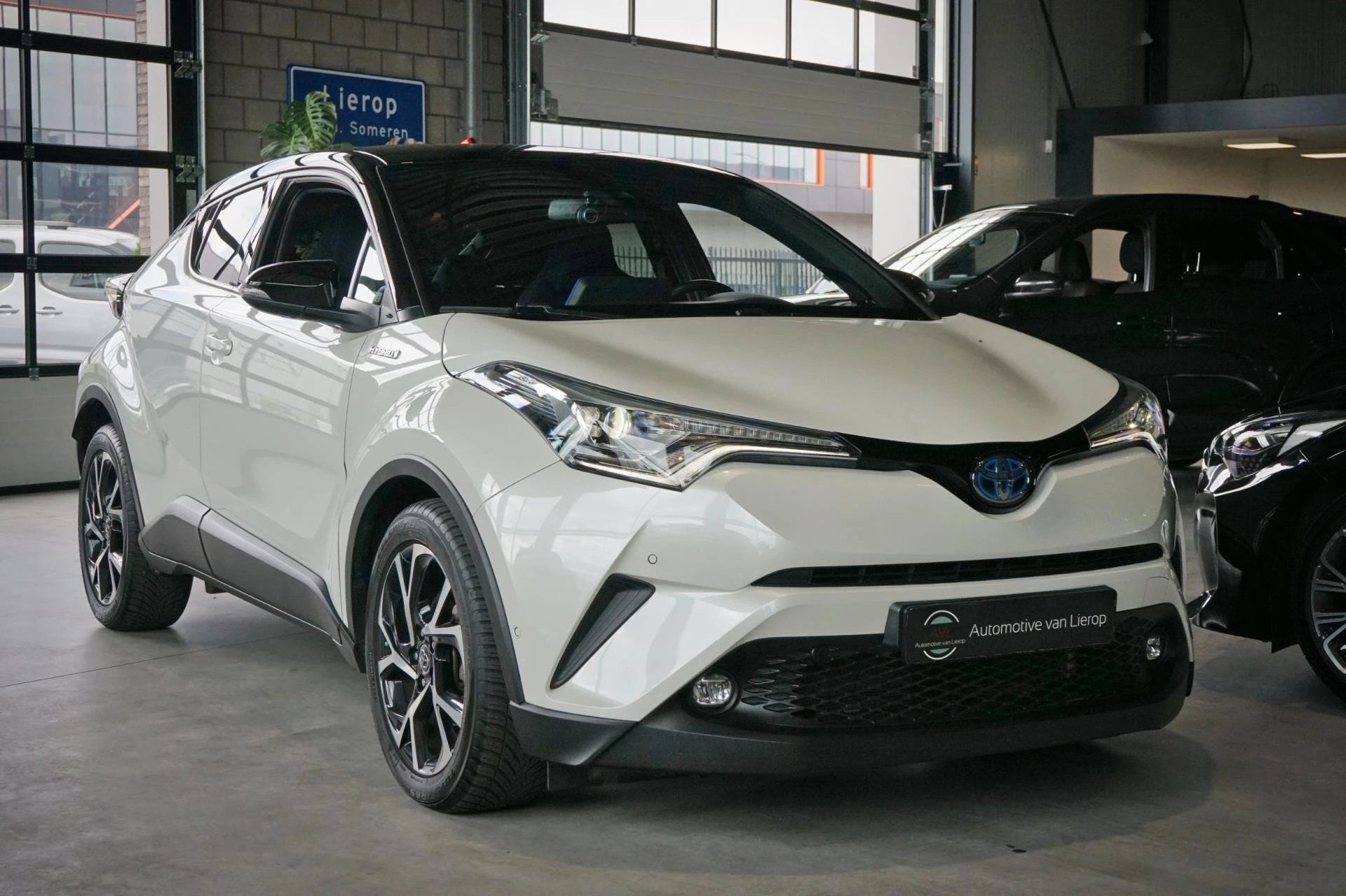 Hoofdafbeelding Toyota C-HR