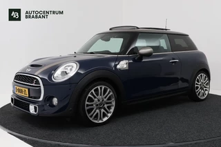 Hoofdafbeelding MINI Cooper S Mini Mini 2.0 Cooper S Chili Serious Business (PANORAMADAK, STOELVERWARMING, H&K AUDIO, NAVIGATIE, CRUISE CONTROL)