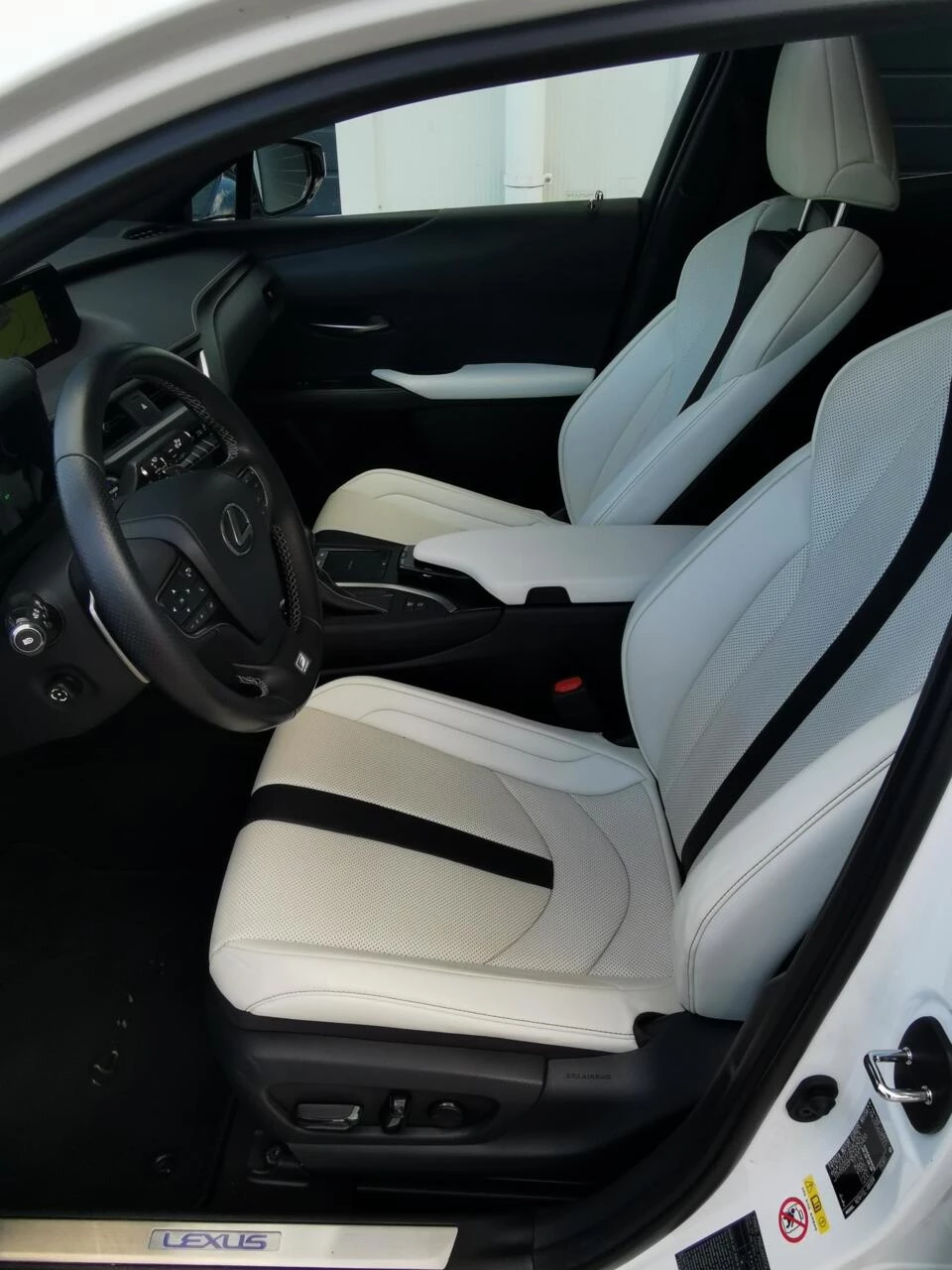 Hoofdafbeelding Lexus UX