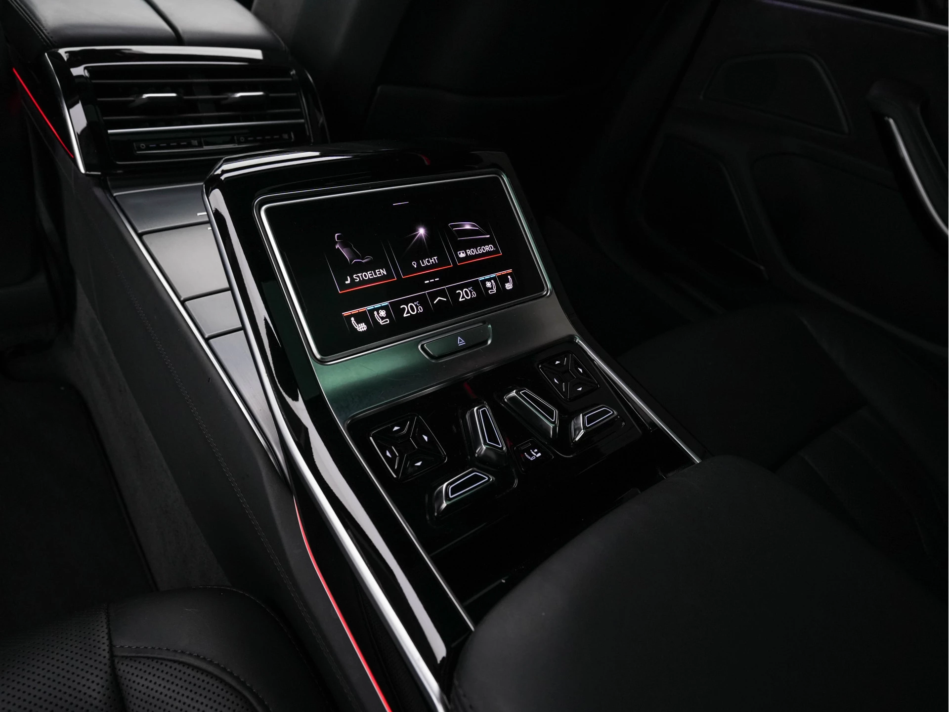 Hoofdafbeelding Audi A8