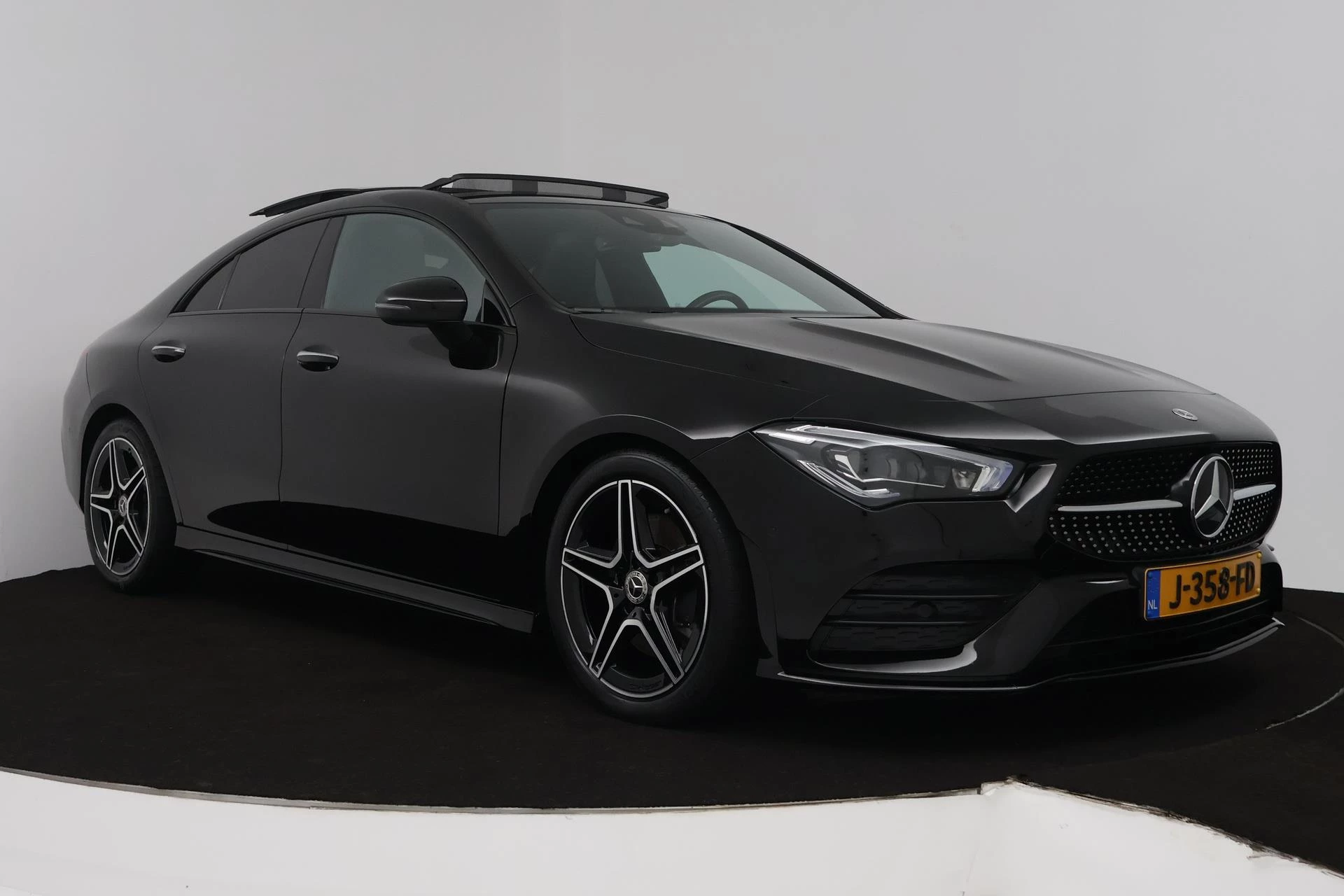 Hoofdafbeelding Mercedes-Benz CLA