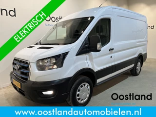 Hoofdafbeelding Ford E-Transit Ford E-Transit 390 (3500 kg) L2H2 Trend 68 kWh / 100% Elektrisch !! / Airco / Cruise Control / CarPlay / Camera / Navigatie / 3-Zits / 10.000 KM !!