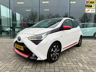 Hoofdafbeelding Toyota Aygo Toyota Aygo 1.0 VVT-i x-first CarPlay, Camera, Cruise Control, LED