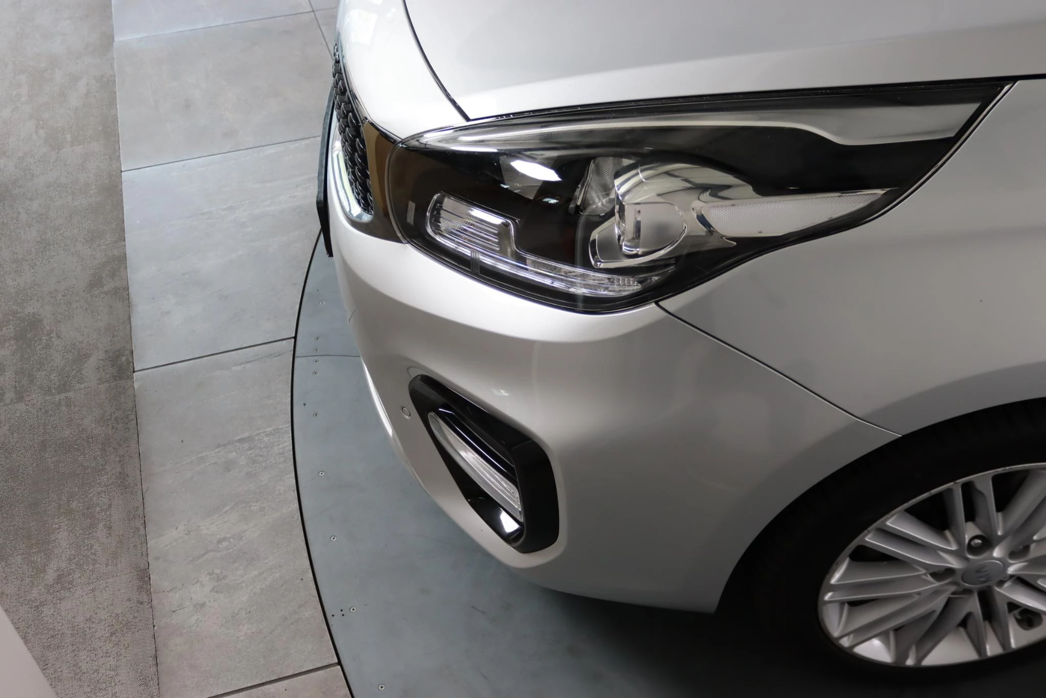 Hoofdafbeelding Kia Carens