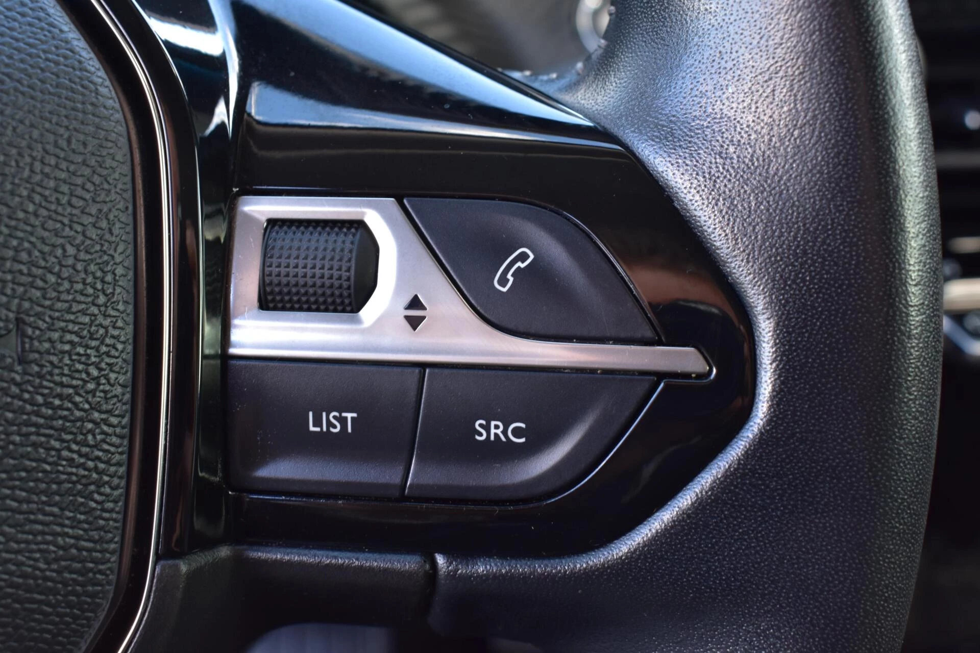 Hoofdafbeelding Peugeot e-2008