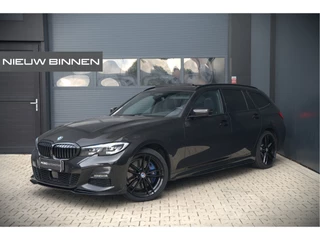 Hoofdafbeelding BMW 3 Serie BMW 3 Serie Touring 330e xDrive High Executive M Sport | M Performance | Panoramadak | Harman Kardon | Invidiual Citrinschwarz II Metallic | Stoelverwarming | Camera | M Sport Remmen | Adaptive Cruise Control | Navigatie | Ambiance Verlichting | 