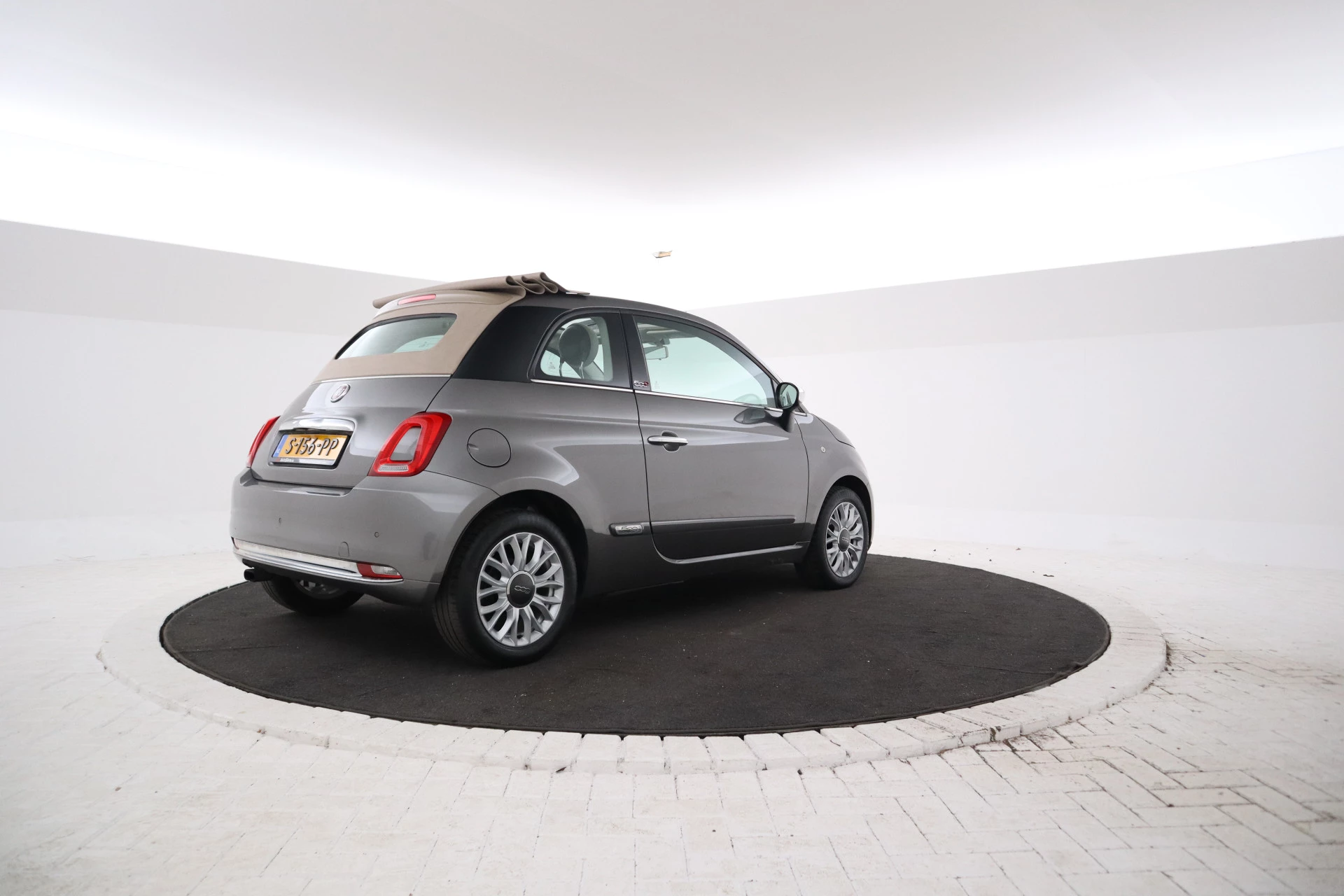 Hoofdafbeelding Fiat 500C