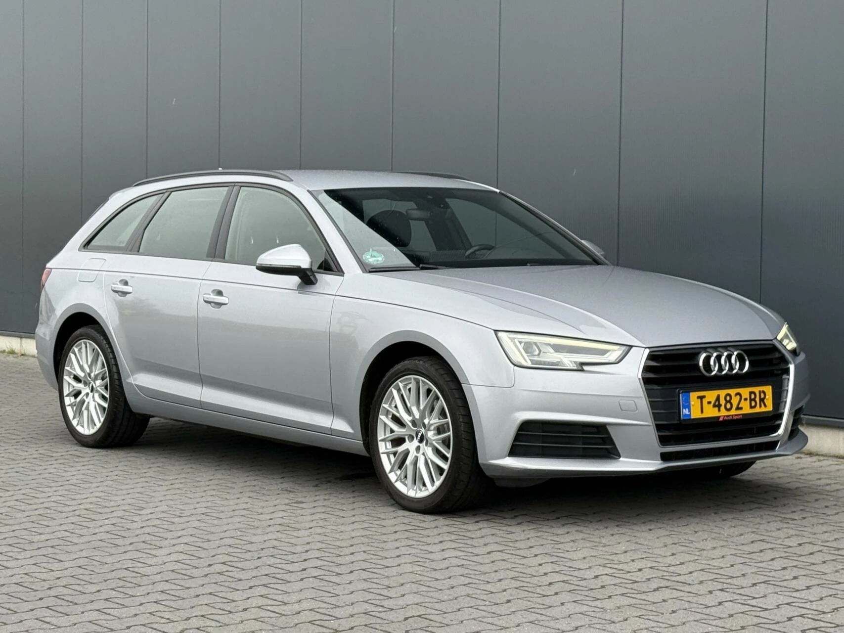 Hoofdafbeelding Audi A4