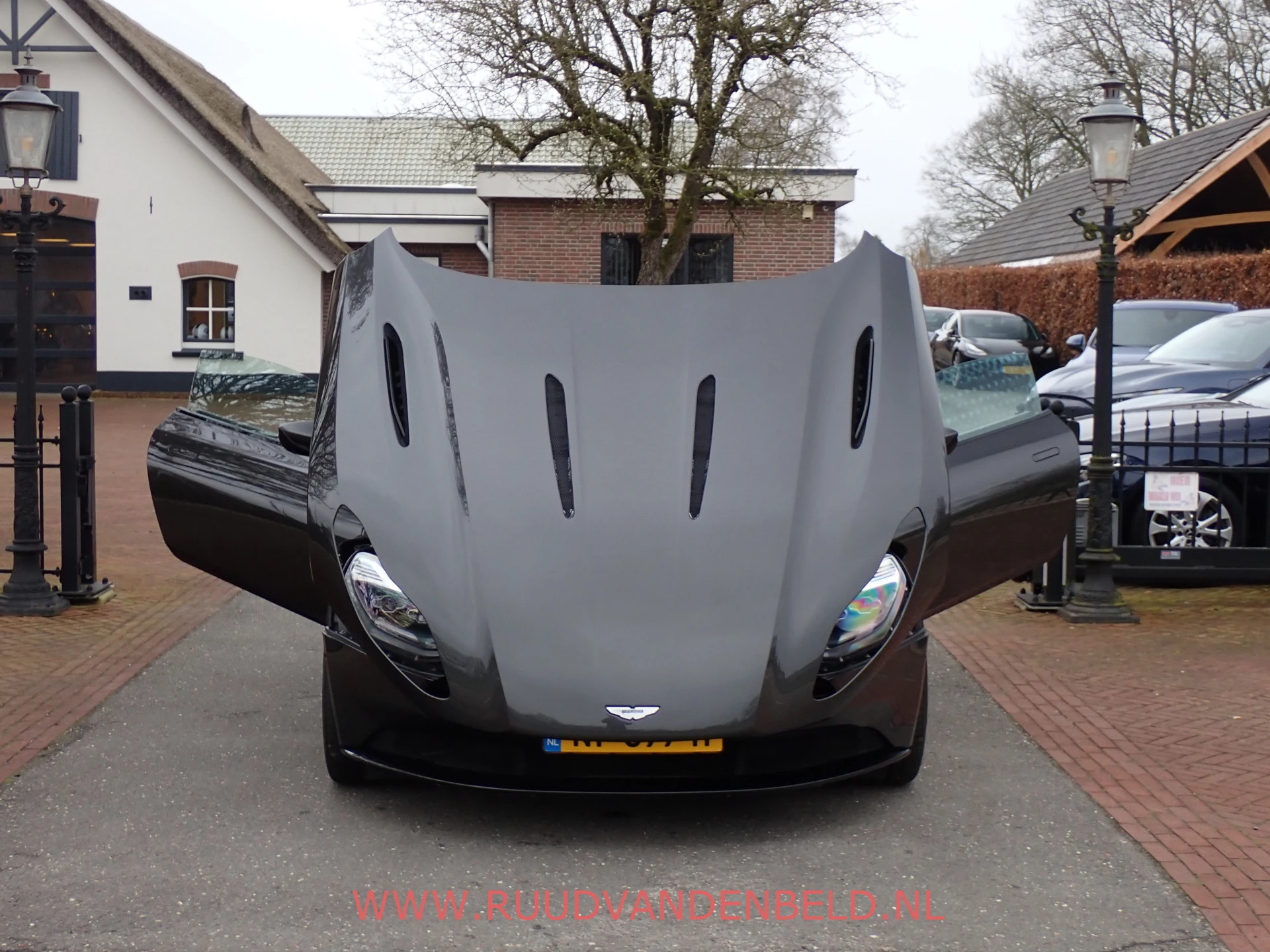 Hoofdafbeelding Aston Martin DB11